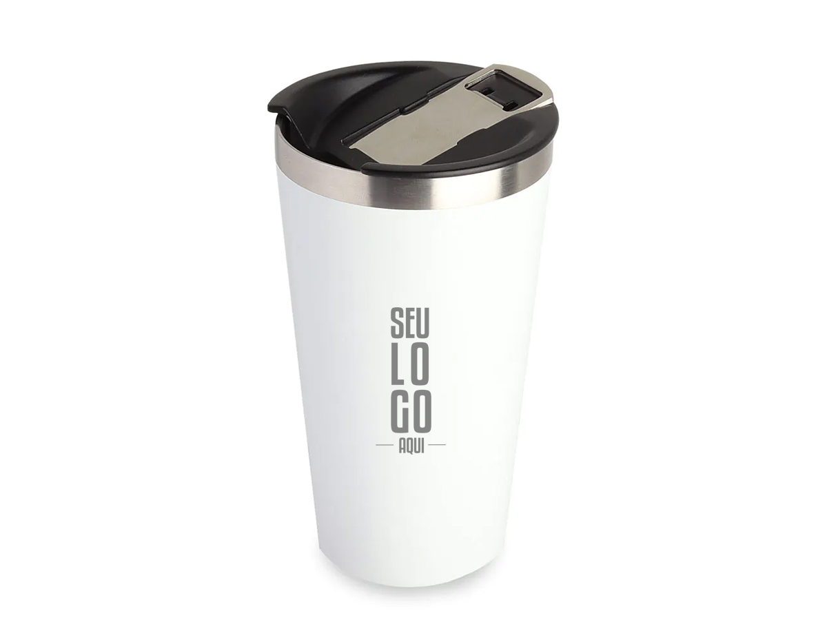 Copo térmico em aço inox com parede dupla, detalhe em aço escovado, tampa plástica com anel de silicone para vedação com abridor de garrafas em inox. Capacidade 500ml, pintura fosca.