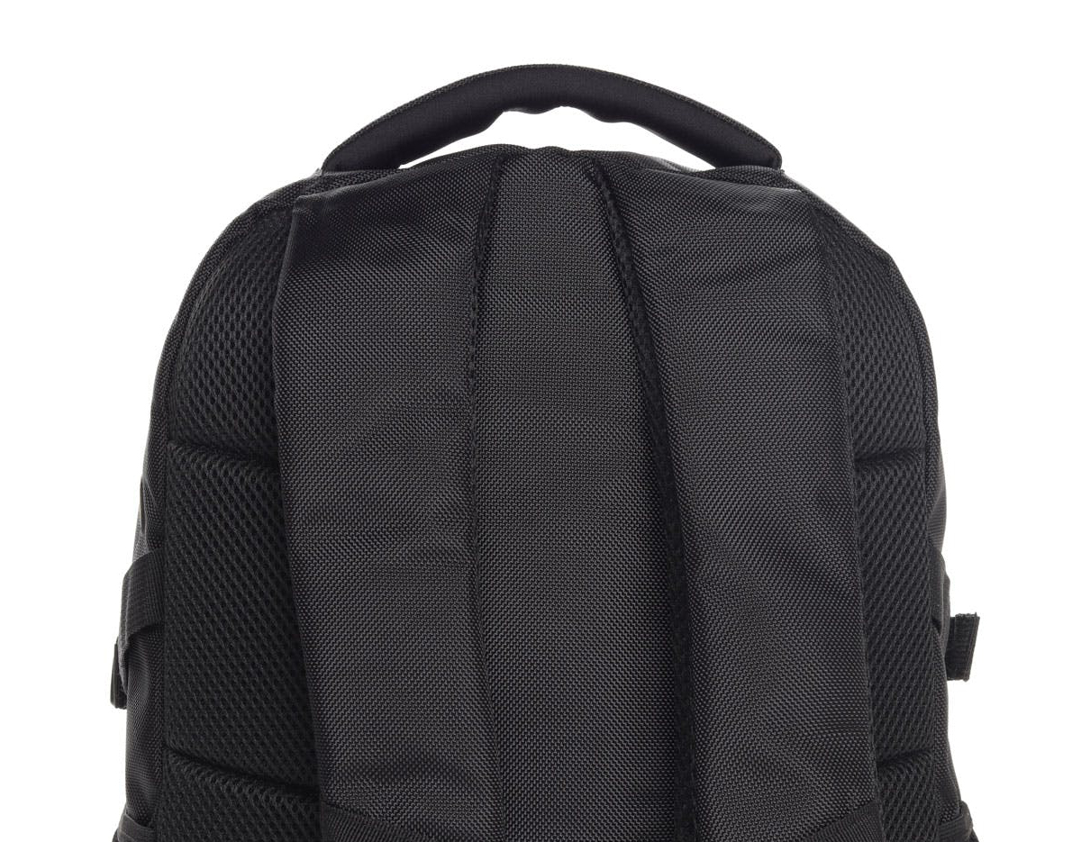 Mochila para notebook em tecido poliéster.
Parte externa: 1 compartimento, alça de mão e ombro acolchoado, saída USB e fone de ouvido, 2 bolsos frontais com zíper e 2 bolsos laterais.
Parte interna: Compartimento acolchoado para notebook de até 15