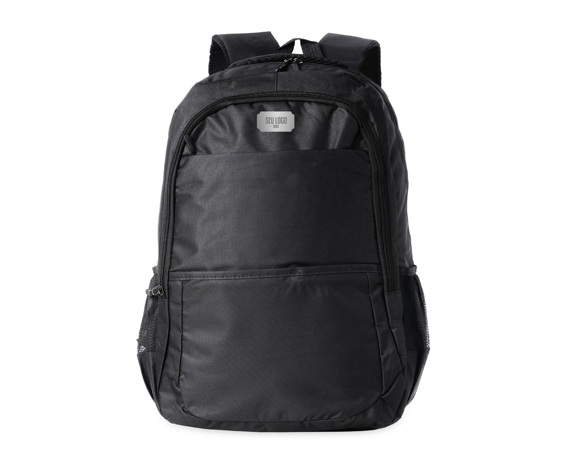 Mochila de nylon 27 litros com quatro compartimentos, sendo o principal com bolso para notebook 17,3. Com bolsos laterais telados, a mochila possui duas alças de mãos e alças para as costas com revestimento espumado.