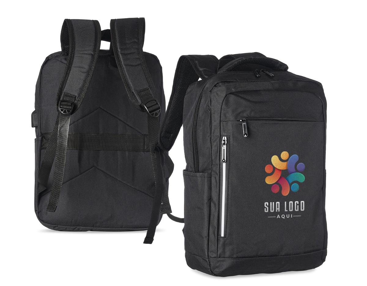 Mochila de nylon 20 litros com três compartimentos, sendo o principal com bolso para notebook 15,6. Com bolsos laterais e faixa frontal refletiva, a mochila possui adaptador USB externo, alça para encaixe em malas de viagem, duas alças de mãos e alças para as costas com revestimento espumado. 