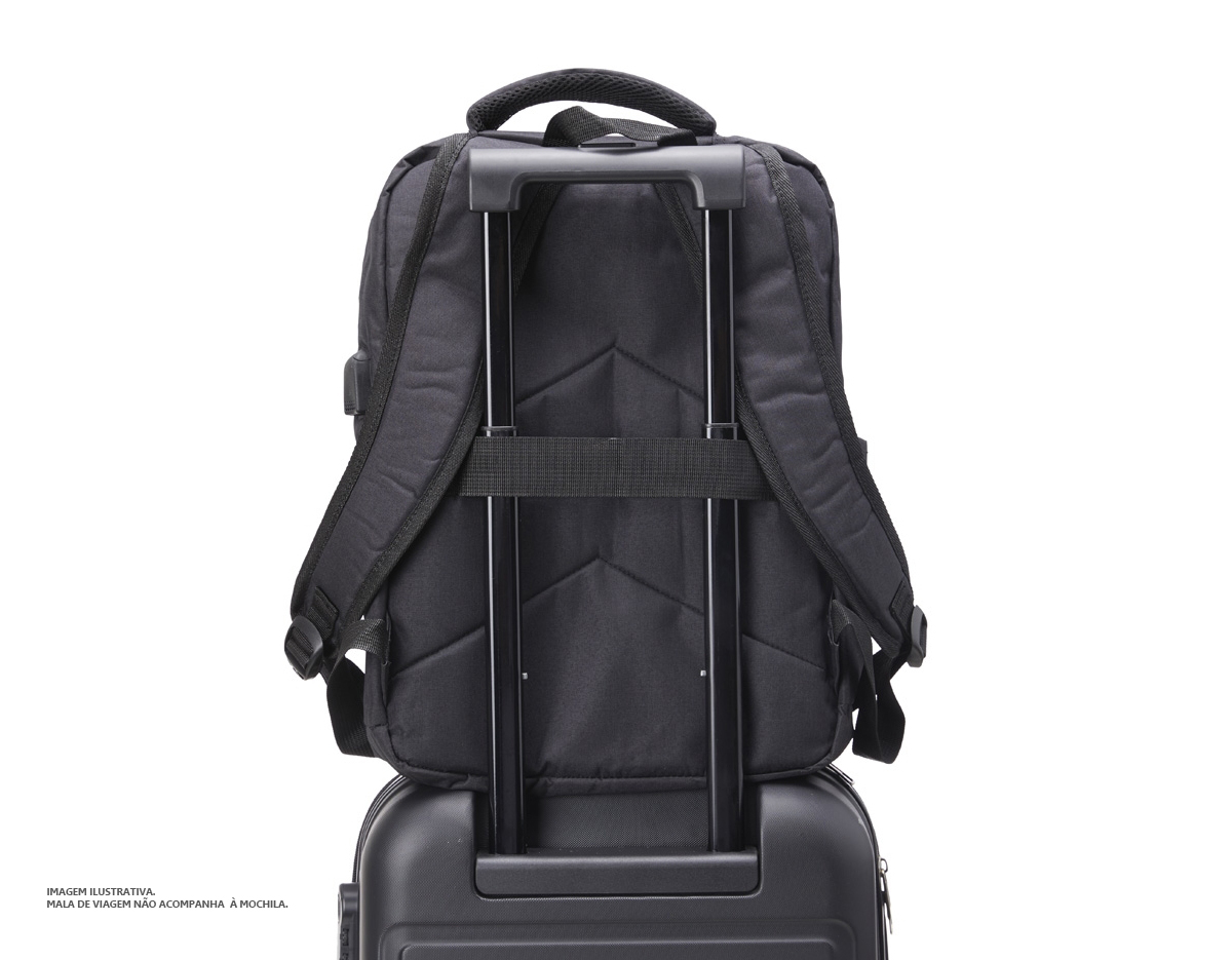 Mochila de nylon 20 litros com três compartimentos, sendo o principal com bolso para notebook 15,6. Com bolsos laterais e faixa frontal refletiva, a mochila possui adaptador USB externo, alça para encaixe em malas de viagem, duas alças de mãos e alças para as costas com revestimento espumado. 