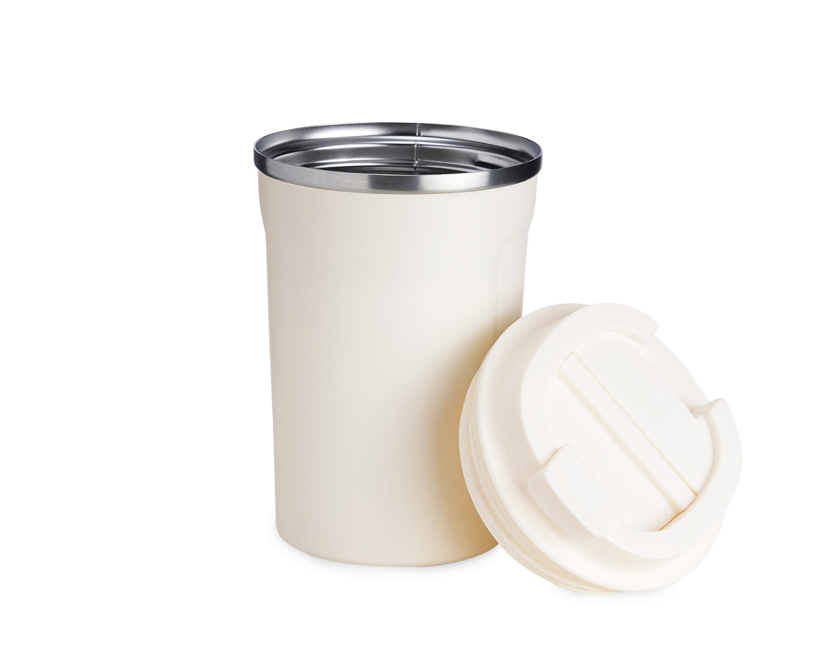Copo térmico de inox 350ml com parede dupla, parte inferior com borracha antideslizante e tampa rosqueável com abertura de bocal.