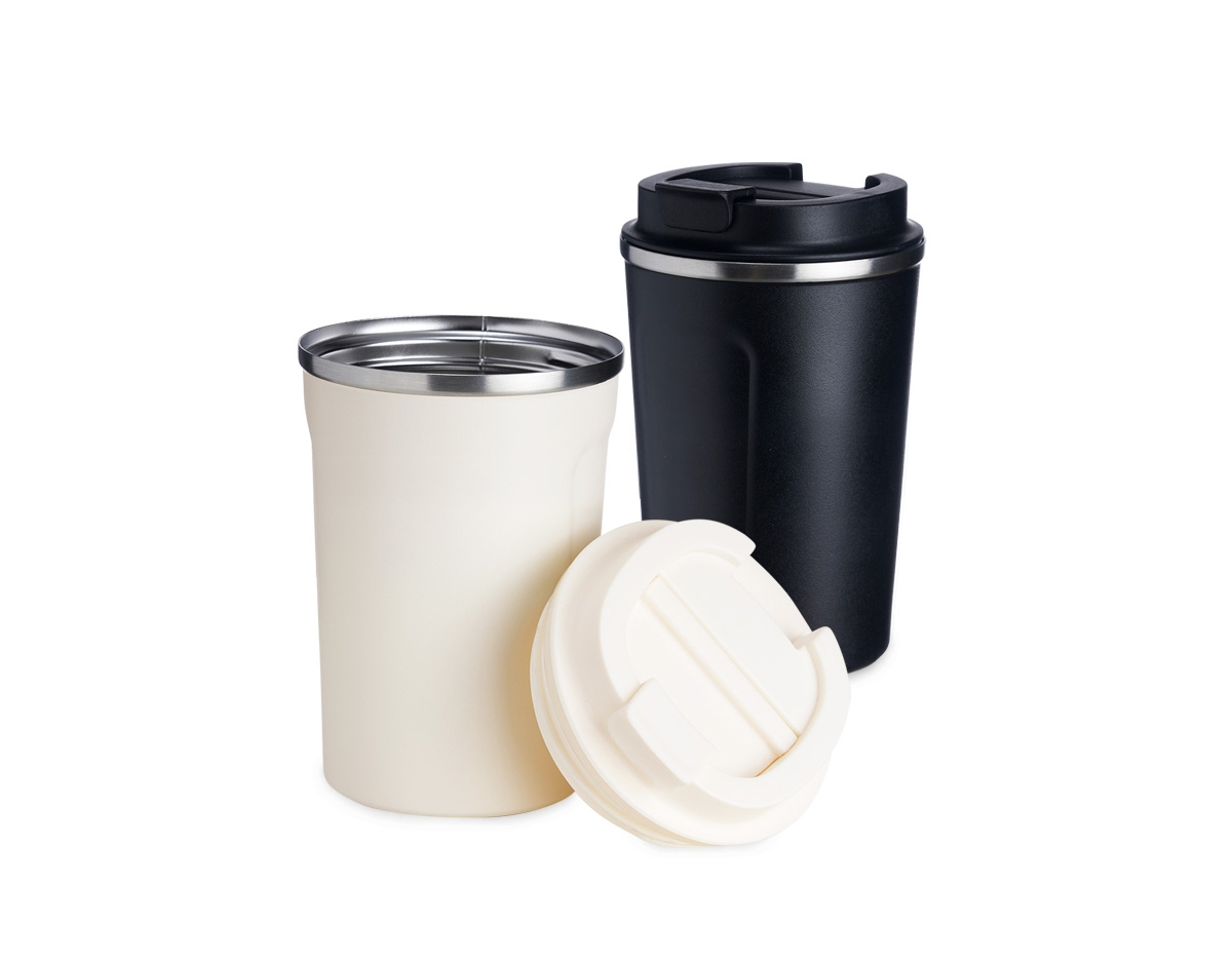 Copo térmico de inox 350ml com parede dupla, parte inferior com borracha antideslizante e tampa rosqueável com abertura de bocal.