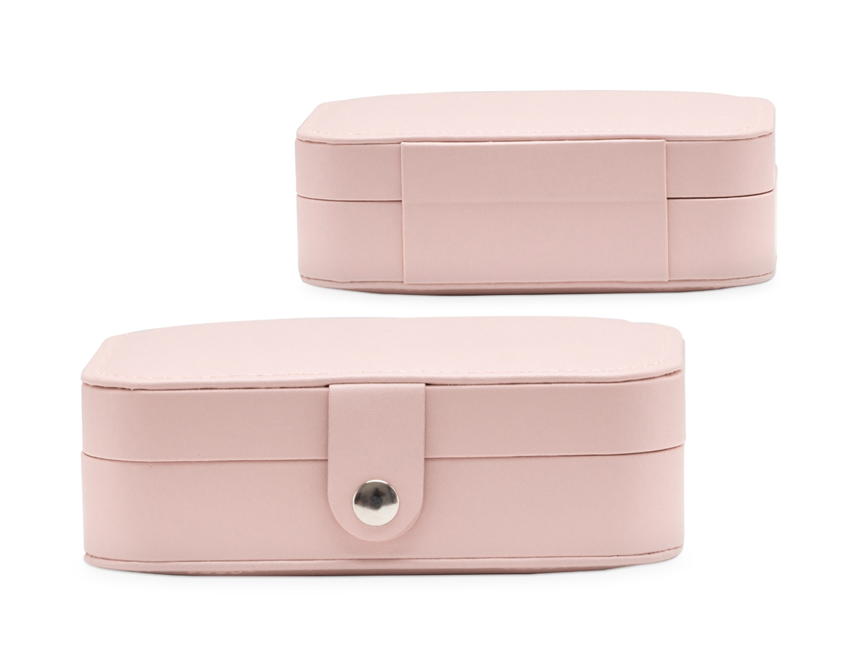 Porta joias de couro sintético com revestimento aveludado. Possui compartimentos internos para anéis, pulseiras, colares e placa para brincos.