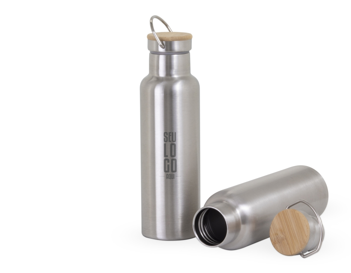 Garrafa térmica feita em inox com parede dupla, capacidade de 600ml. Tampa com acabamento em bambu e alça para transporte.