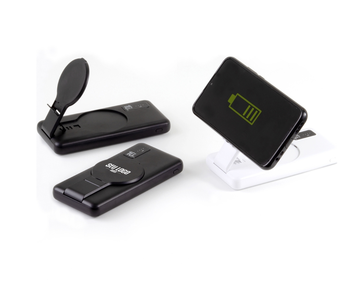  Carregador portátil plástico via indução ou via cabo com 10.000mAh e indicador led de bateria. Com suporte inclinável para o carregamento via indução, o power bank possui duas portas de saídas USB, possibilitando o carregamento de dois dispositivos simultaneamente. Contém porta de entrada tipo-C, V8 e acompanha cabo USB.