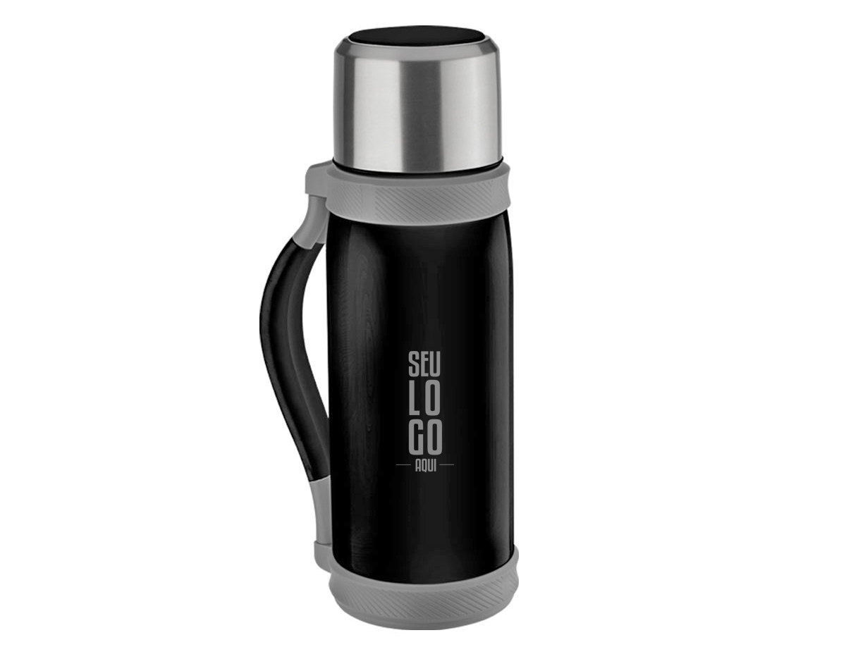 Garrafa térmica em aço inox com parede dupla isolada a vácuo, com capacidade de até 1,2l. Além de garantir a temperatura ideal do líquido por horas, é muito fácil de ser transportada por sua alça lateral que torna o uso desse potente recipiente muito mais simples. Tampa rosqueável e anel de silicone para vedação na tampa.