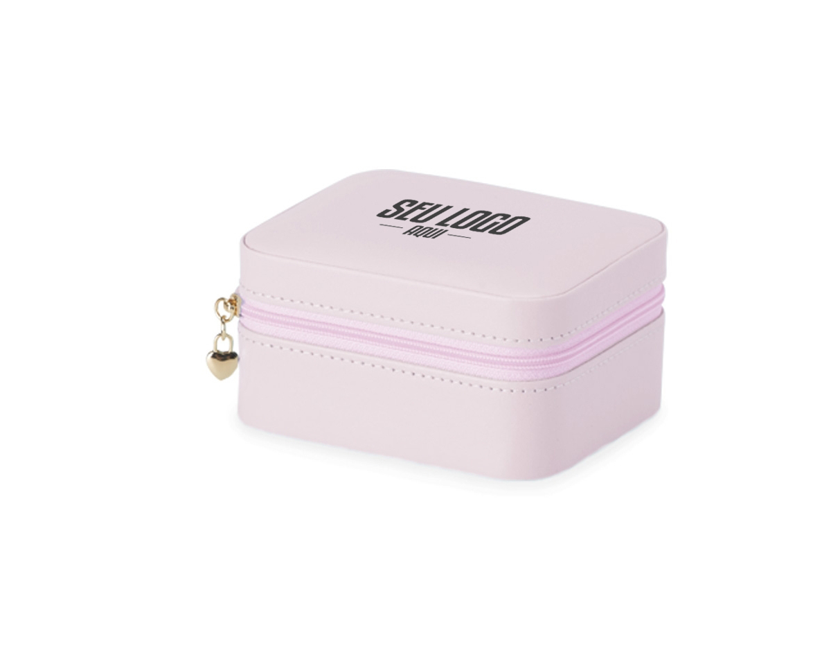 Porta joias de couro sintético com revestimento aveludado. Possui compartimentos internos para anéis, brincos, pulseiras e colares.