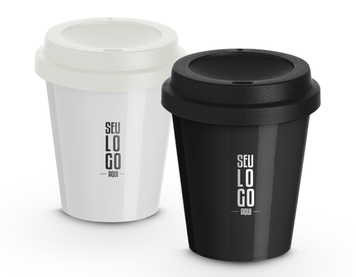 Copo plástico com capacidade de 350ml, tampa com bocal.