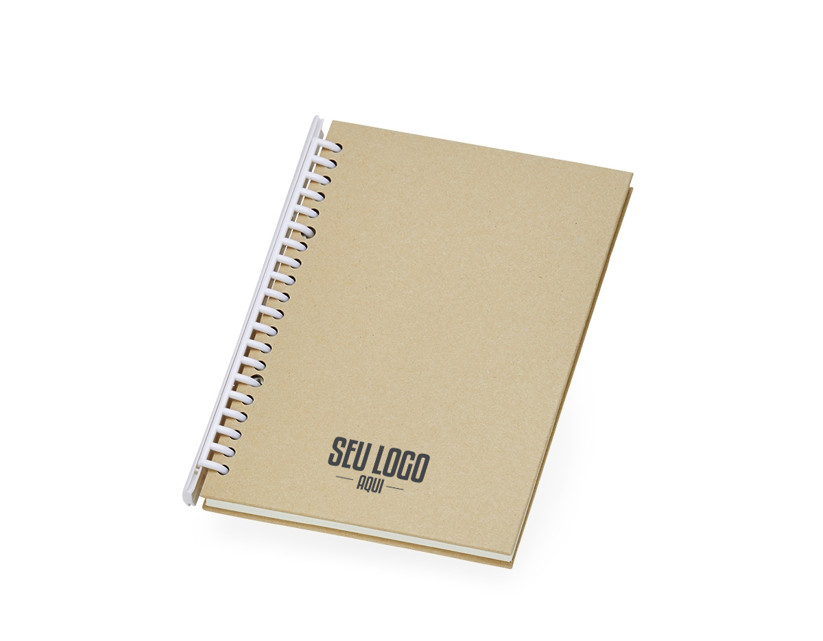 Caderno A5 com capa dura em kraft e espiral removível, contém aproximadamente 87 folhas marfim com pauta.