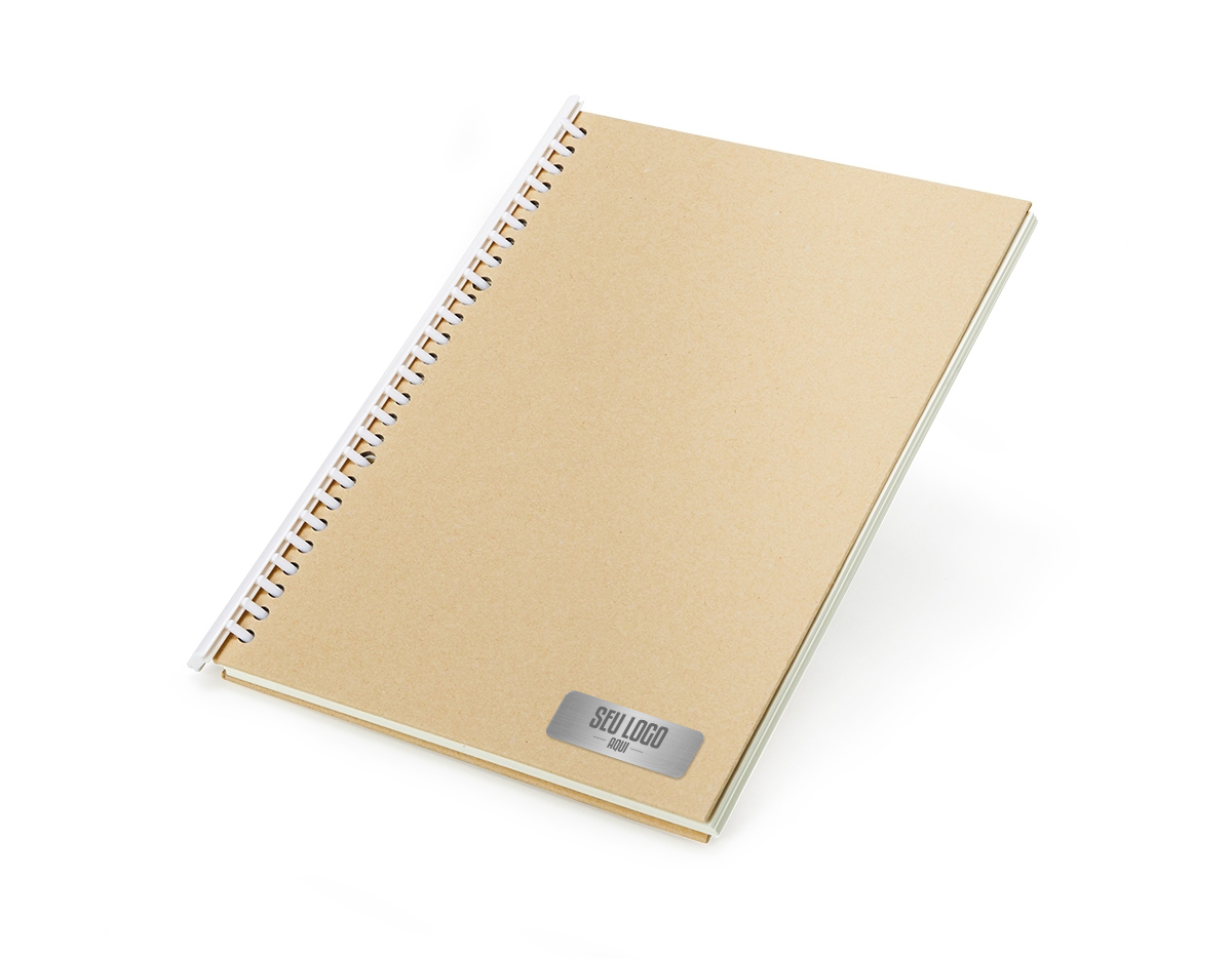 Caderno B5 com capa dura em kraft e espiral removível, contém aproximadamente 90 folhas marfim com pauta.
