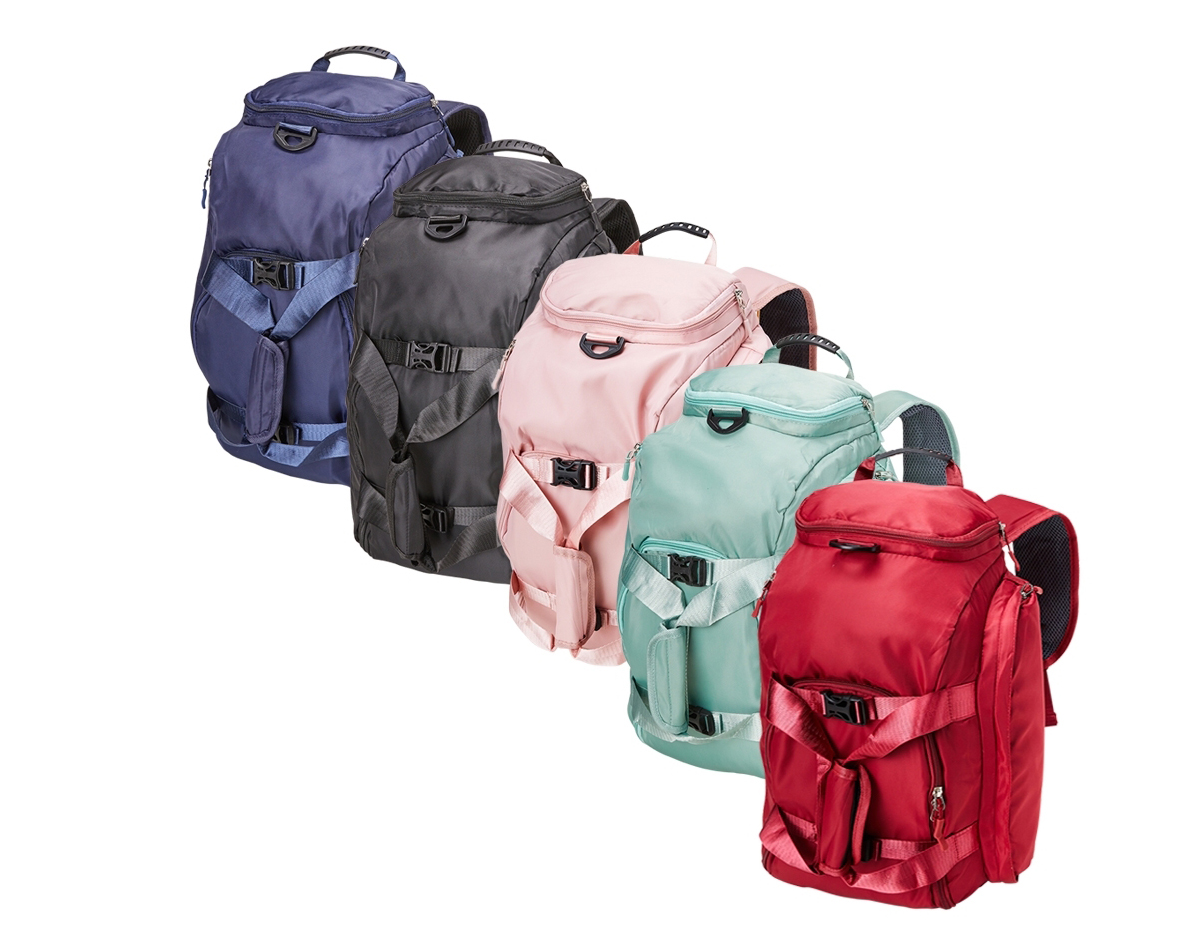 Bolsa esportiva de 25 litros em poliéster de impacto impermeável com cinco compartimentos, sendo três deles exclusivos para tênis, itens molhados e armazenamento das alças de costas. Com alça transversal removível e alça de mãos com suporte de juntura, a bolsa contém alças de compensação e alças para as costas ocultas no compartimento inferior, podendo ser transportada como mochila.