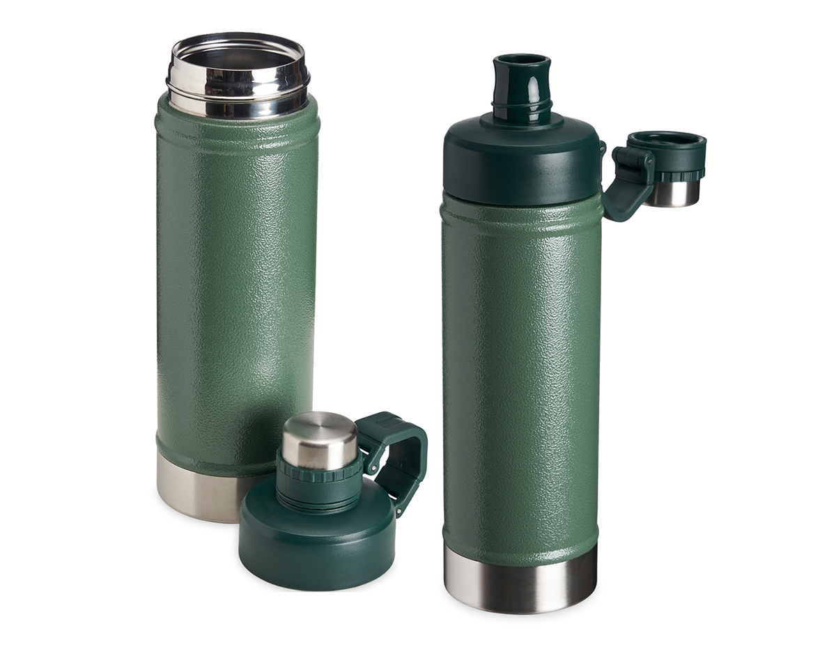 Garrafa térmica de parede dupla em inox, capacidade de 700ml. Tampa principal com bocal e tampa protetora com alça de transporte acoplada.