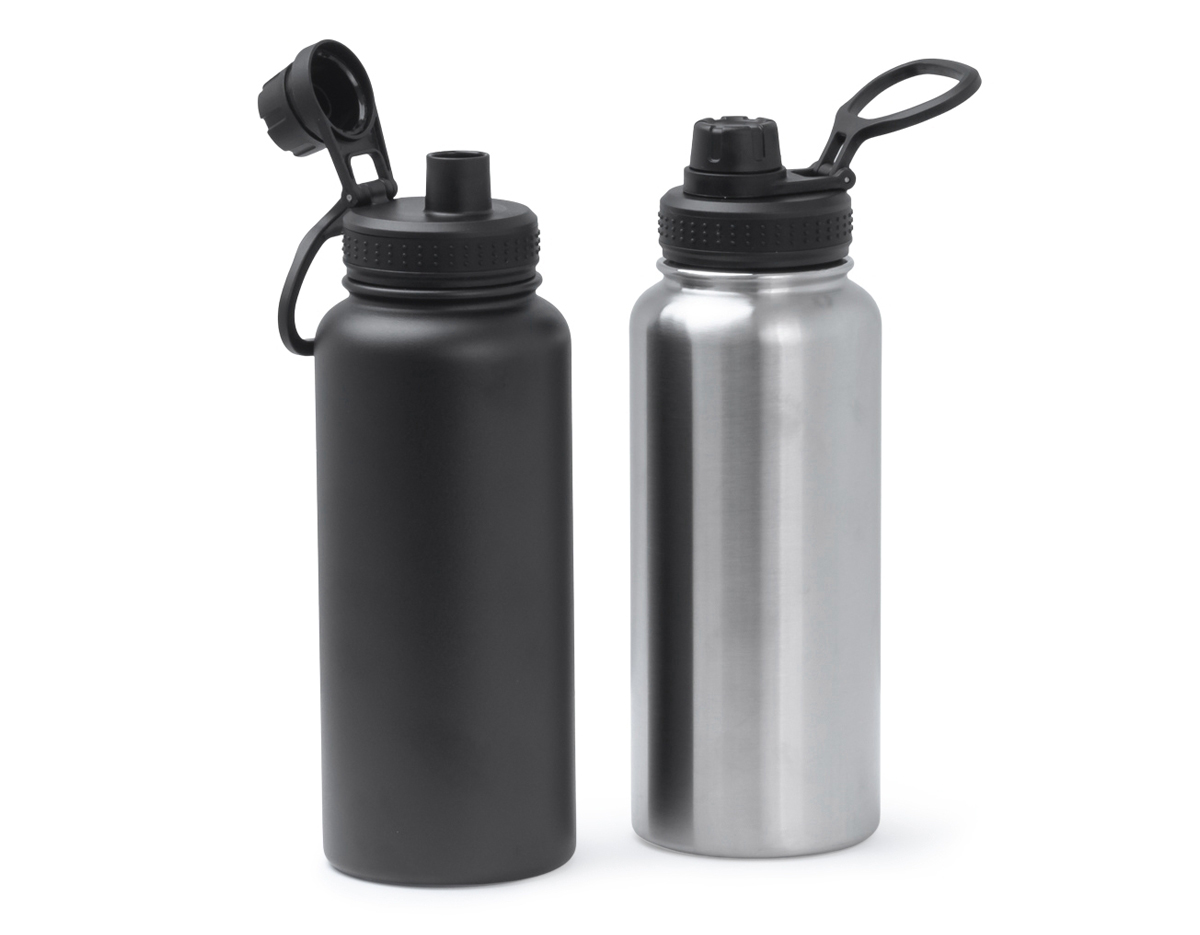 Garrafa térmica com capacidade de 1 litro em inox com parede dupla, contém tampa plástica rosqueável com bocal e alça para transporte acoplados.