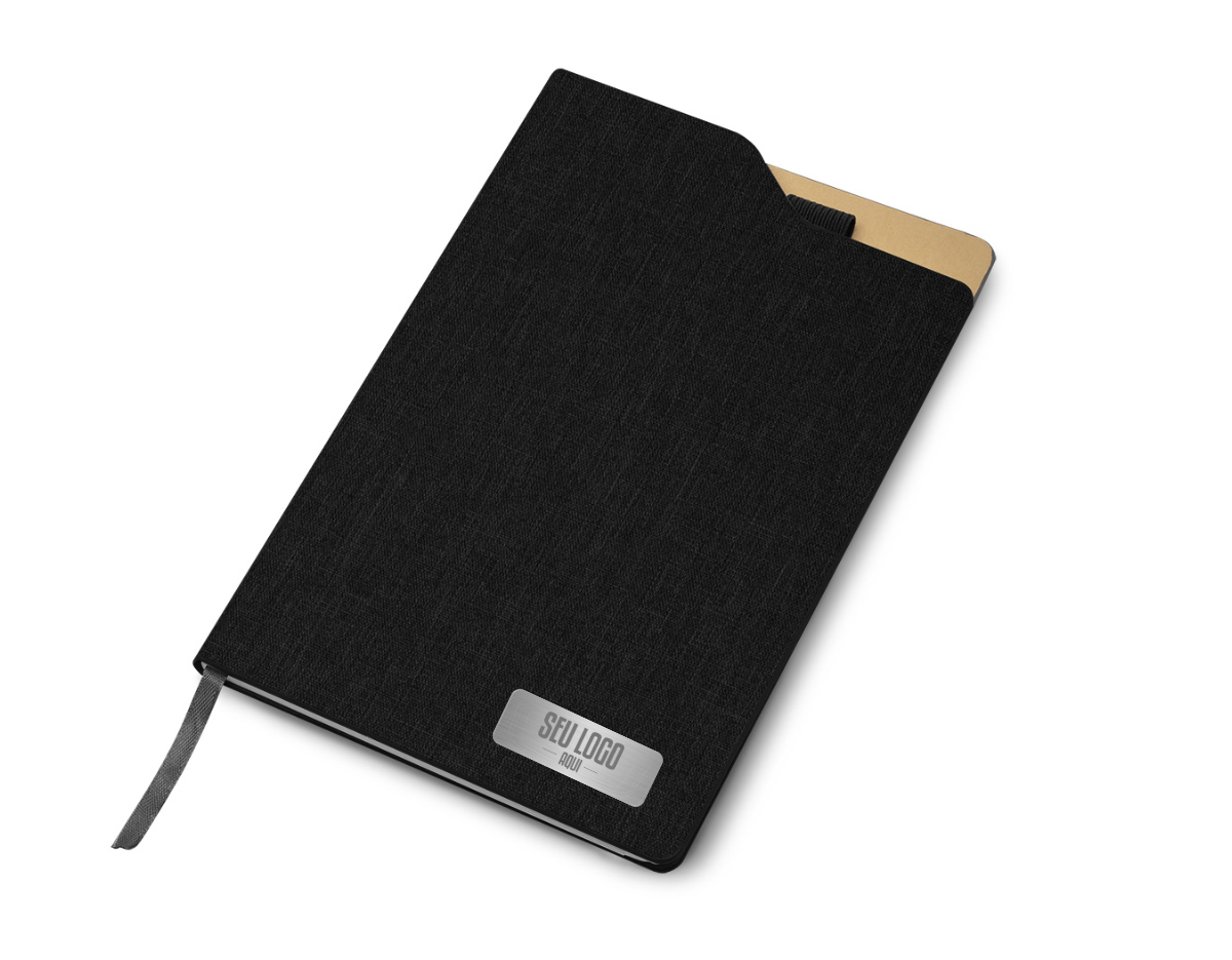 Caderno de anotações com suporte para caneta, capa dura em material reciclável, miolo com 80 folhas pautadas na cor bege. NÃO ACOMPANHA CANETA.