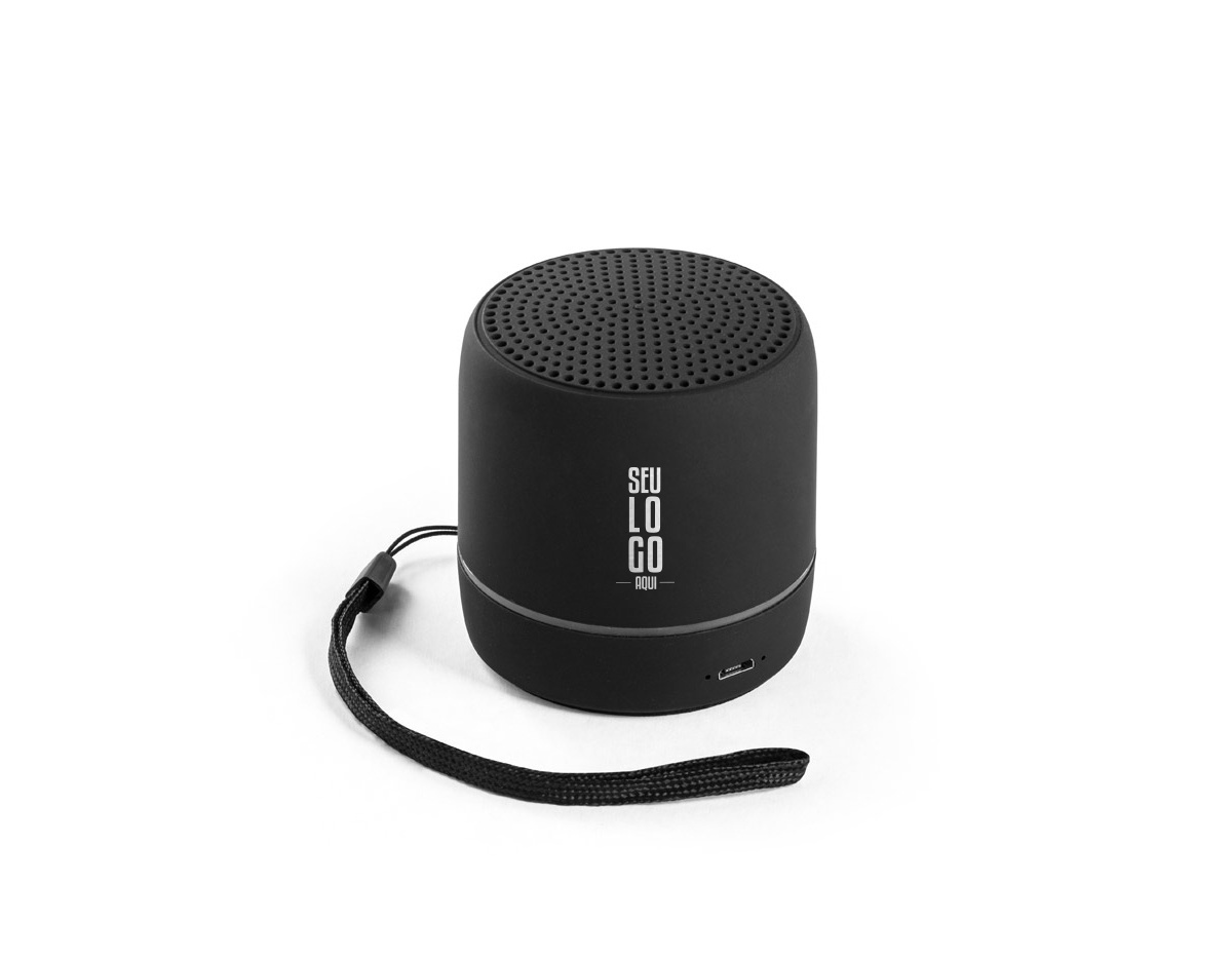 Caixa de som portátil em ABS reciclado com faixa LED exterior, com transmissão BT v5.0. Tem potência de 3W (4O) e autonomia aproximada de 4 horas. Permite ainda a função para atender chamadas e conectar à playlist do dispositivo móvel. 