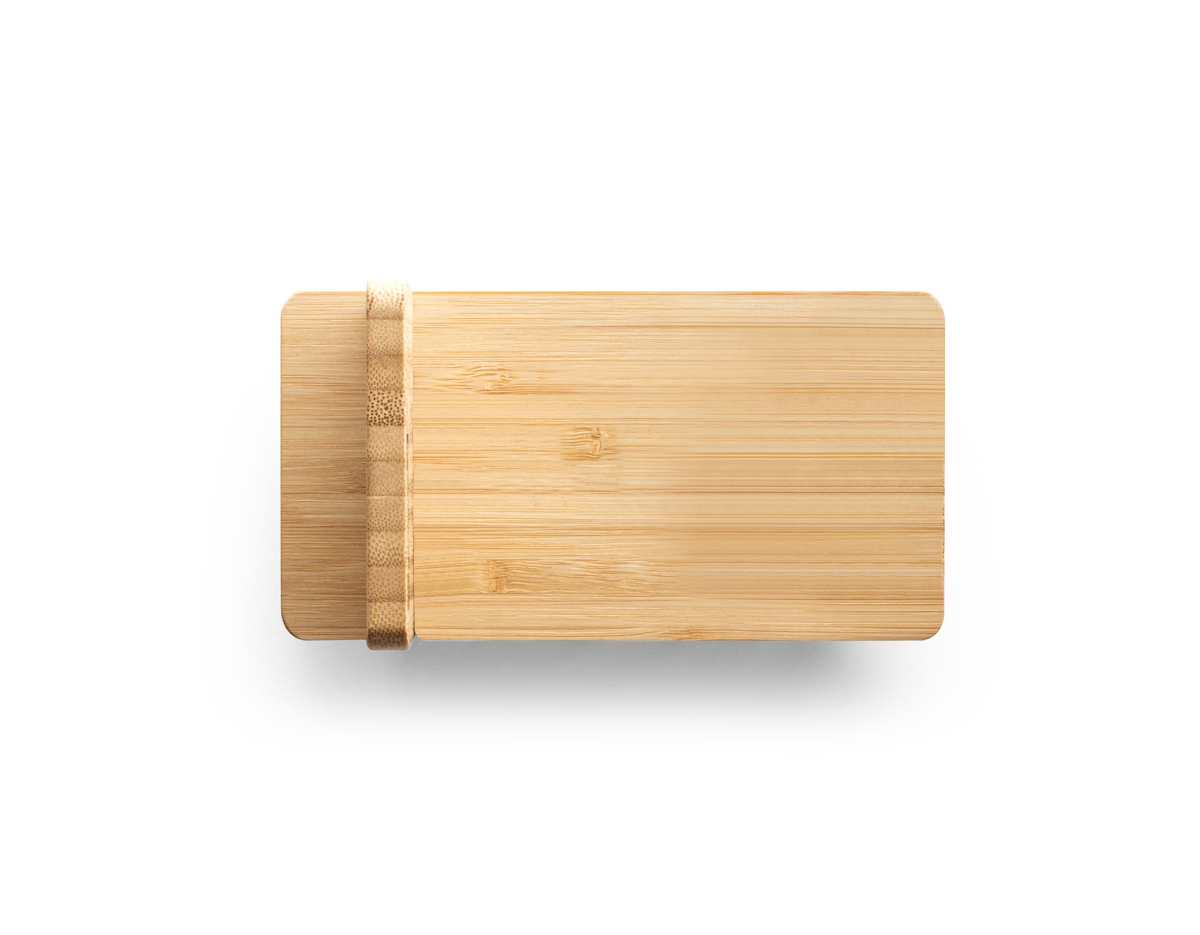 Carregador wireless e suporte em bambu para smartphone. Possui uma potência de carregamento sem fios de 10W. Compatível com smartphones com tecnologia de carregamento sem fios. O suporte em bambu consiste em 2 partes desmontadas. Incluso cabo de 1 metro.