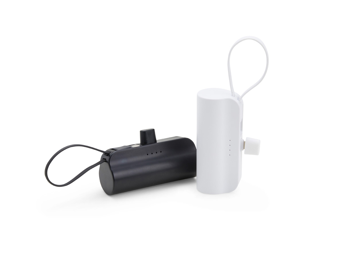 Power bank 5.000mAh plástico com indicadores de bateria em LED, contém haste de suporte para celulares com a entrada Lightning e cabo tipo-C acoplado. Acompanha cabo USB Tipo-C.