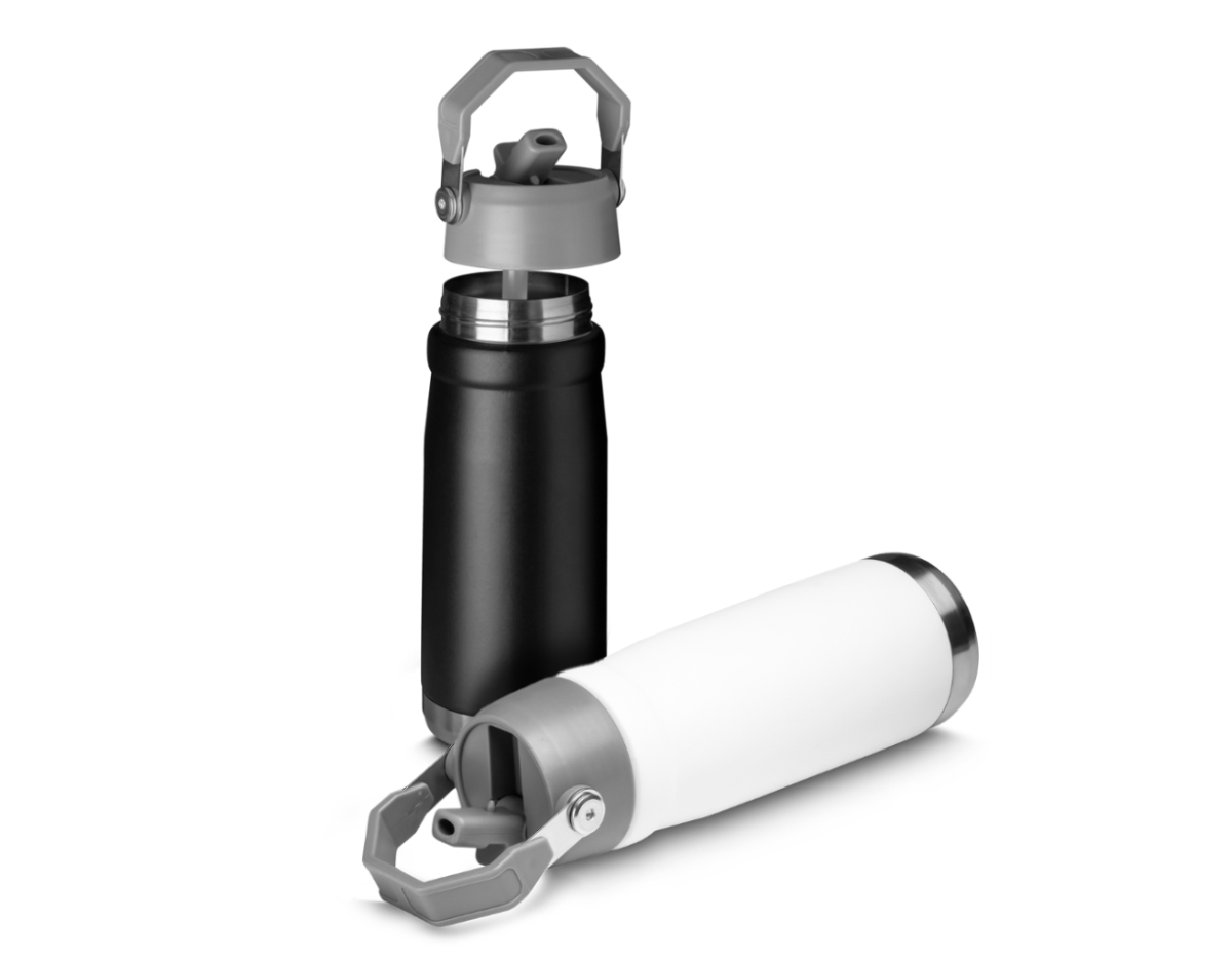 Garrafa térmica em aço inox com parede dupla, com capacidade de até 650ml. Tampa em plástico, com alça para transporte. 