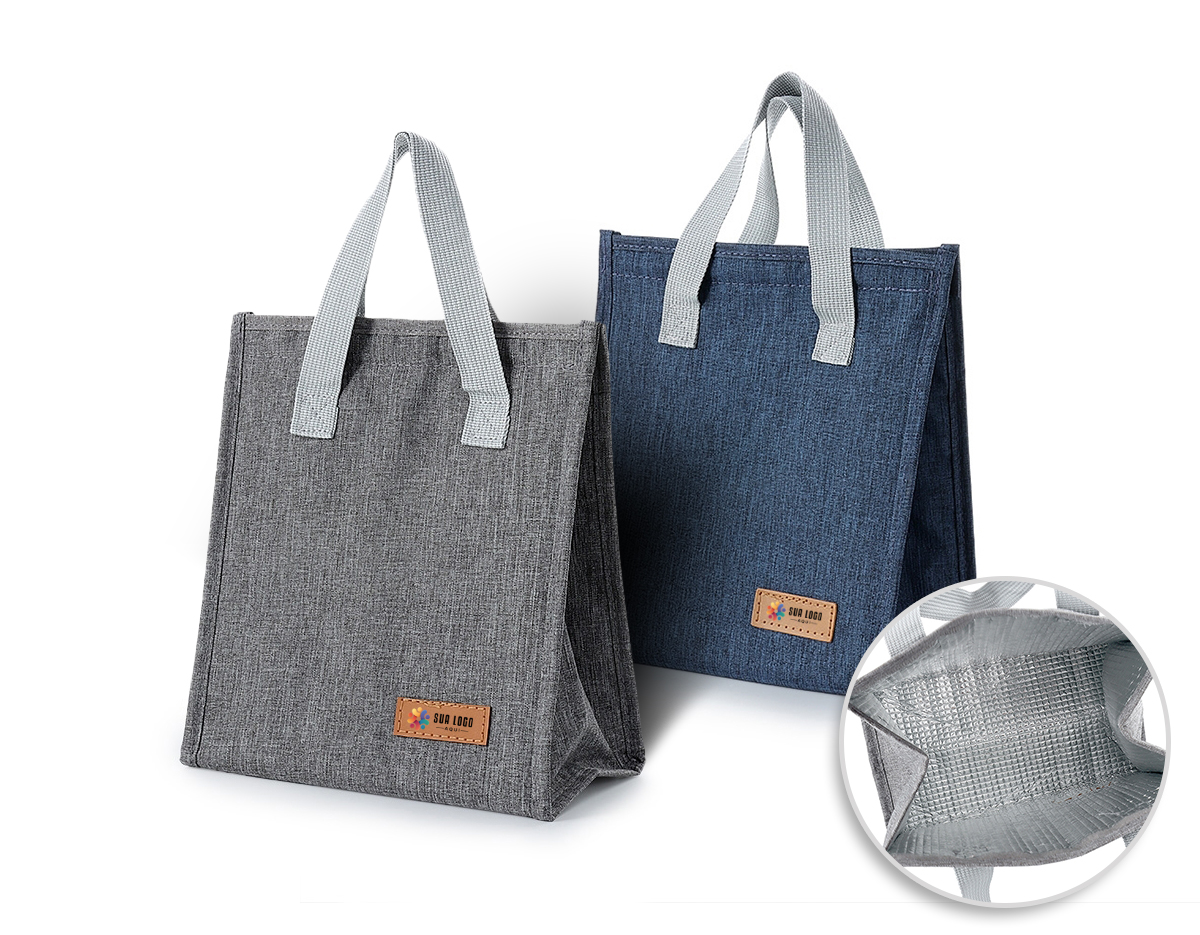 Bolsa térmica oxford com capacidade de 5 litros com fechamento em velcro. Contém alças de mãos 