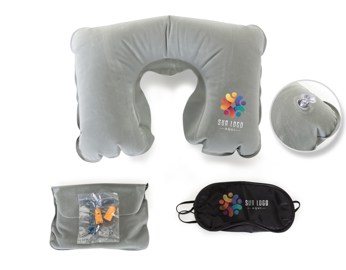  Kit viagem com 3 peças, contém: travesseiro inflável(revestido de veludo), máscara para olhos de cetim(revestido com espuma) e um par de protetor auricular. Travesseiro colorido, máscara sempre preta e protetor sempre laranja. Acompanha uma necessaire colorida de veludo para guardar o kit.