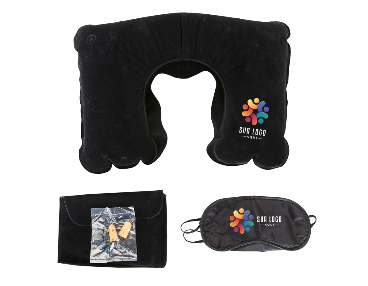  Kit viagem com 3 peças, contém: travesseiro inflável(revestido de veludo), máscara para olhos de cetim(revestido com espuma) e um par de protetor auricular. Travesseiro colorido, máscara sempre preta e protetor sempre laranja. Acompanha uma necessaire colorida de veludo para guardar o kit.