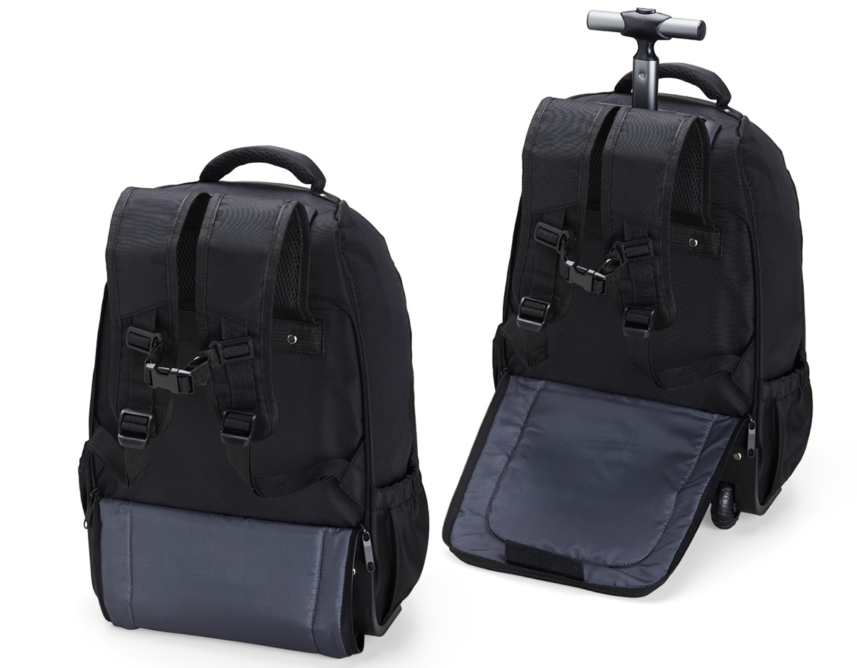 Mochila 27 litros com rodinhas e cadeado TSA. Possui padrão para bagagem de mão, conforme especificações ANAC (Agência Nacional de Aviação Civil) Confeccionada em nylon, contém alça revestida com espuma para um maior conforto, puxador retrátil com regulagem e botão acionador, alças para as costas escondidas no compartimento traseiro com zíper