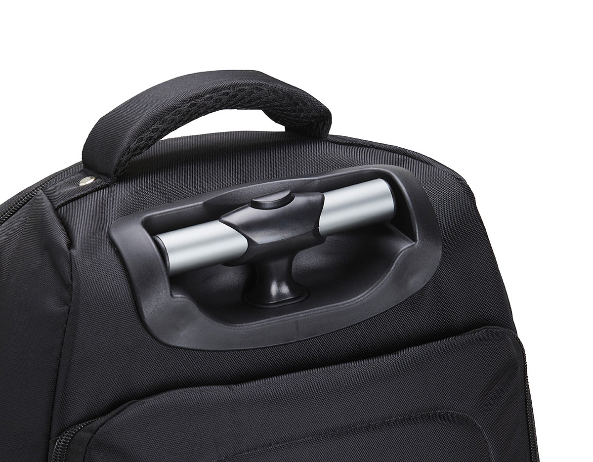 Mochila 27 litros com rodinhas e cadeado TSA. Possui padrão para bagagem de mão, conforme especificações ANAC (Agência Nacional de Aviação Civil) Confeccionada em nylon, contém alça revestida com espuma para um maior conforto, puxador retrátil com regulagem e botão acionador, alças para as costas escondidas no compartimento traseiro com zíper