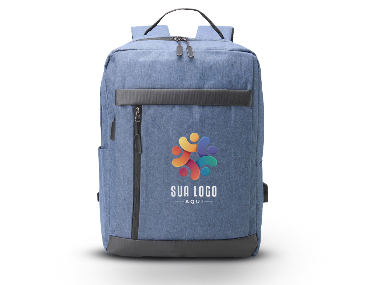 Mochila de nylon 21 litros com detalhe em couro sintético, três compartimentos, sendo o principal com bolso para notebook 156. Com divisórias internas para acessórios, a mochila possui bolso lateral e suporte externo usb.