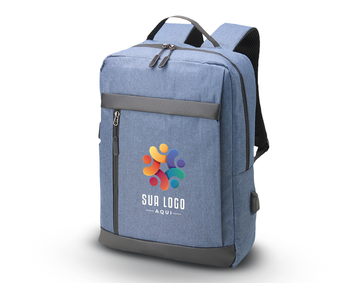 Mochila de nylon 21 litros com detalhe em couro sintético, três compartimentos, sendo o principal com bolso para notebook 156. Com divisórias internas para acessórios, a mochila possui bolso lateral e suporte externo usb.