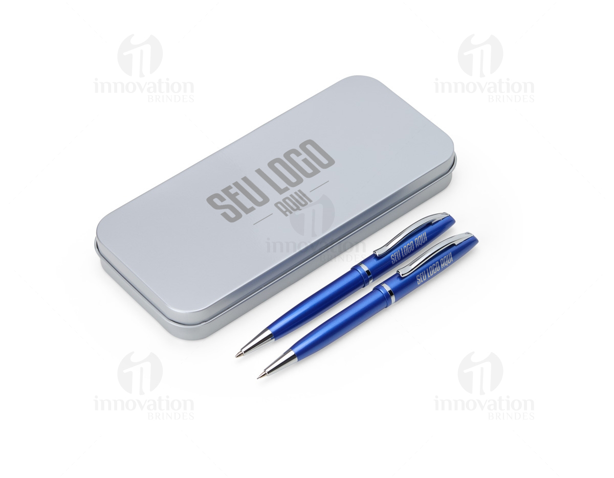 Conjunto de caneta e lapiseira metálicas em estojo metal. Caneta e lapiseira possuem acabamento brilhante, carga esferográfica azul de 1.0mm e acionamento por rotação.