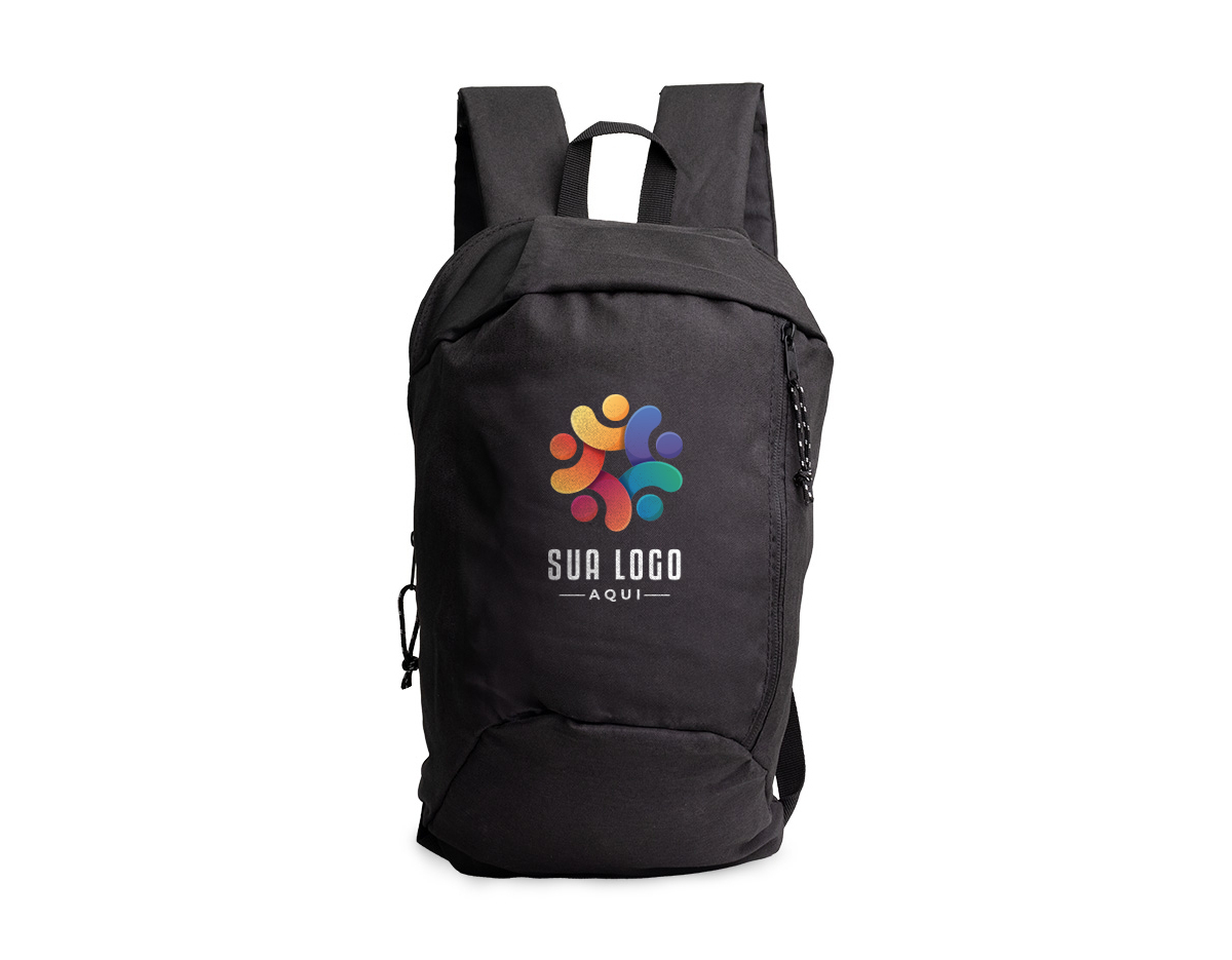 A mochila rPET de 9 litros oferece praticidade e sustentabilidade em um design compacto. Com dois compartimentos, permite organizar seus pertences de forma eficiente. Feita de material reciclado, é uma escolha consciente para quem valoriza o meio ambiente. Ideal para uso diário ou pequenas aventuras.