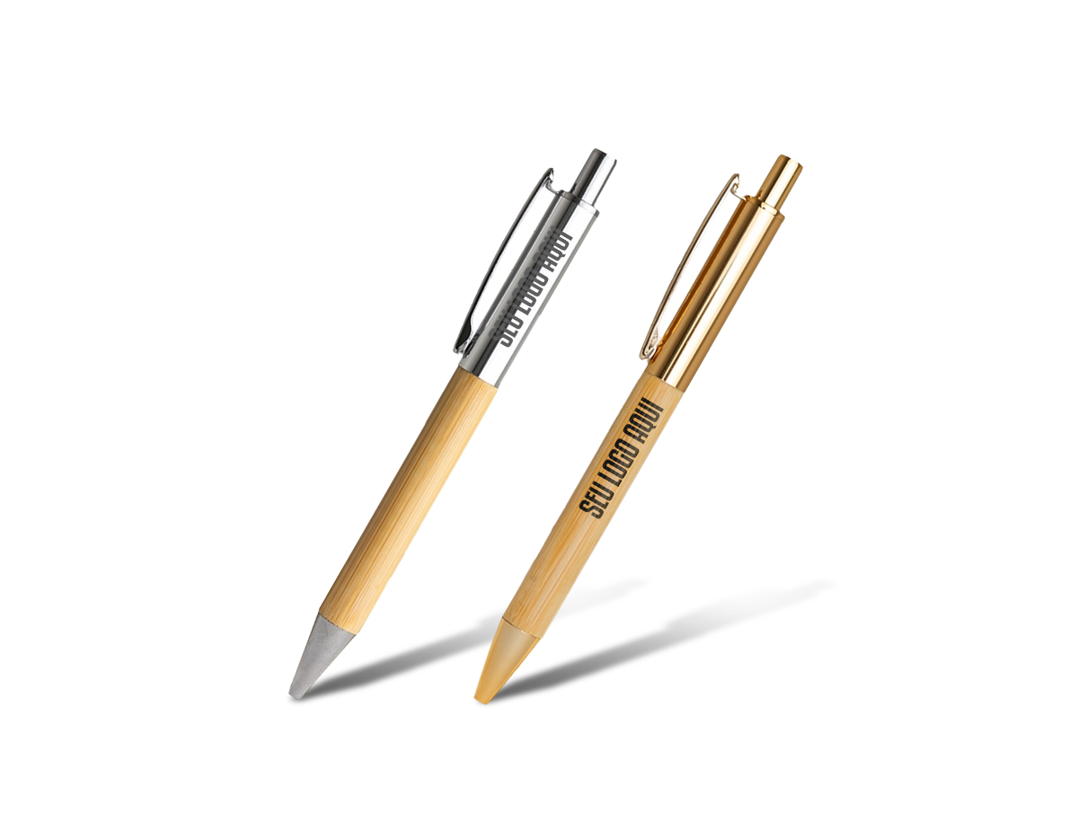 Caneta metálica com elegante detalhe em bambu, oferece uma experiência de escrita suave e confortável. Equipada com carga esferográfica azul de 1.0mm para traços nítidos e precisos. Seu mecanismo de acionamento por clique proporciona praticidade no uso diário. Combinando estilo e funcionalidade, é a escolha ideal para quem busca uma escrita refinada e eco-friendly.