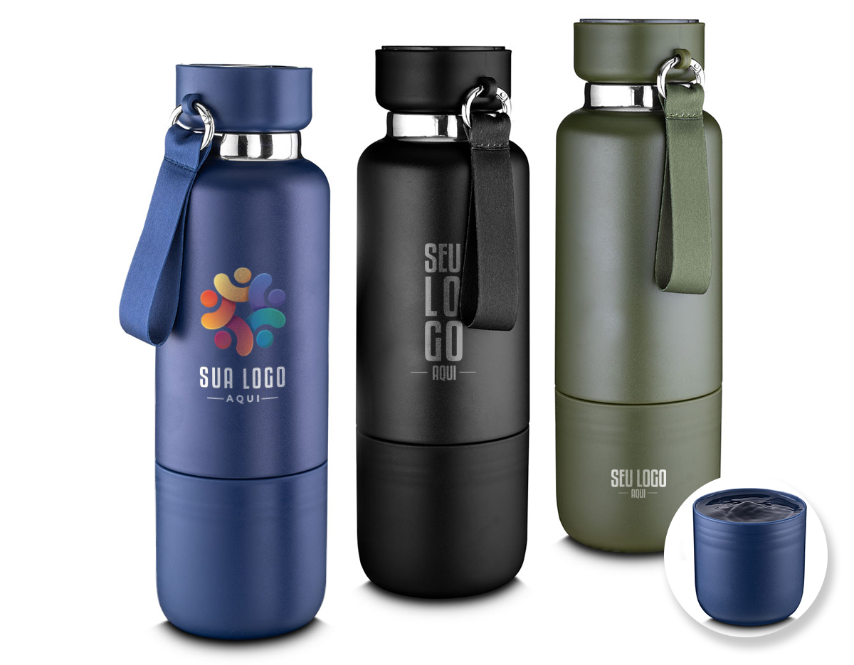 Garrafa térmica em aço inox com parede dupla isolada a vácuo com acabamento na parte externa em tinta pó. Capacidade de 500ml e cordão tipo mosquetão. Tampa rosqueável, vedada por um anel de silicone. Possui copo adicional rosqueável na parte inferior da garrafa. Parte superior da tampa acompanha um cordão adicional de 68cm para substituição. Permitindo uso do compartimento para pequenos objetos