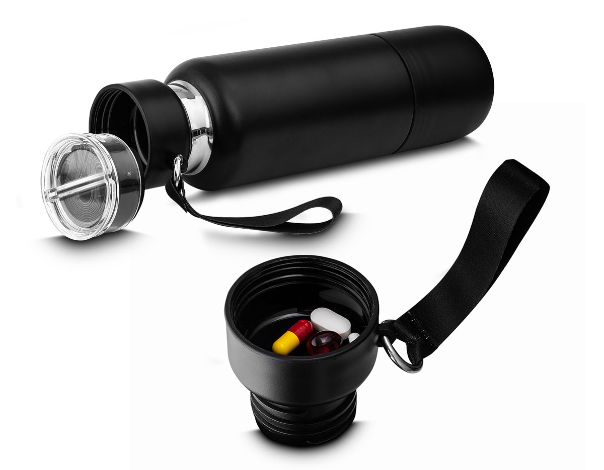 Garrafa térmica em aço inox com parede dupla isolada a vácuo com acabamento na parte externa em tinta pó. Capacidade de 500ml e cordão tipo mosquetão. Tampa rosqueável, vedada por um anel de silicone. Possui copo adicional rosqueável na parte inferior da garrafa. Parte superior da tampa acompanha um cordão adicional de 68cm para substituição. Permitindo uso do compartimento para pequenos objetos