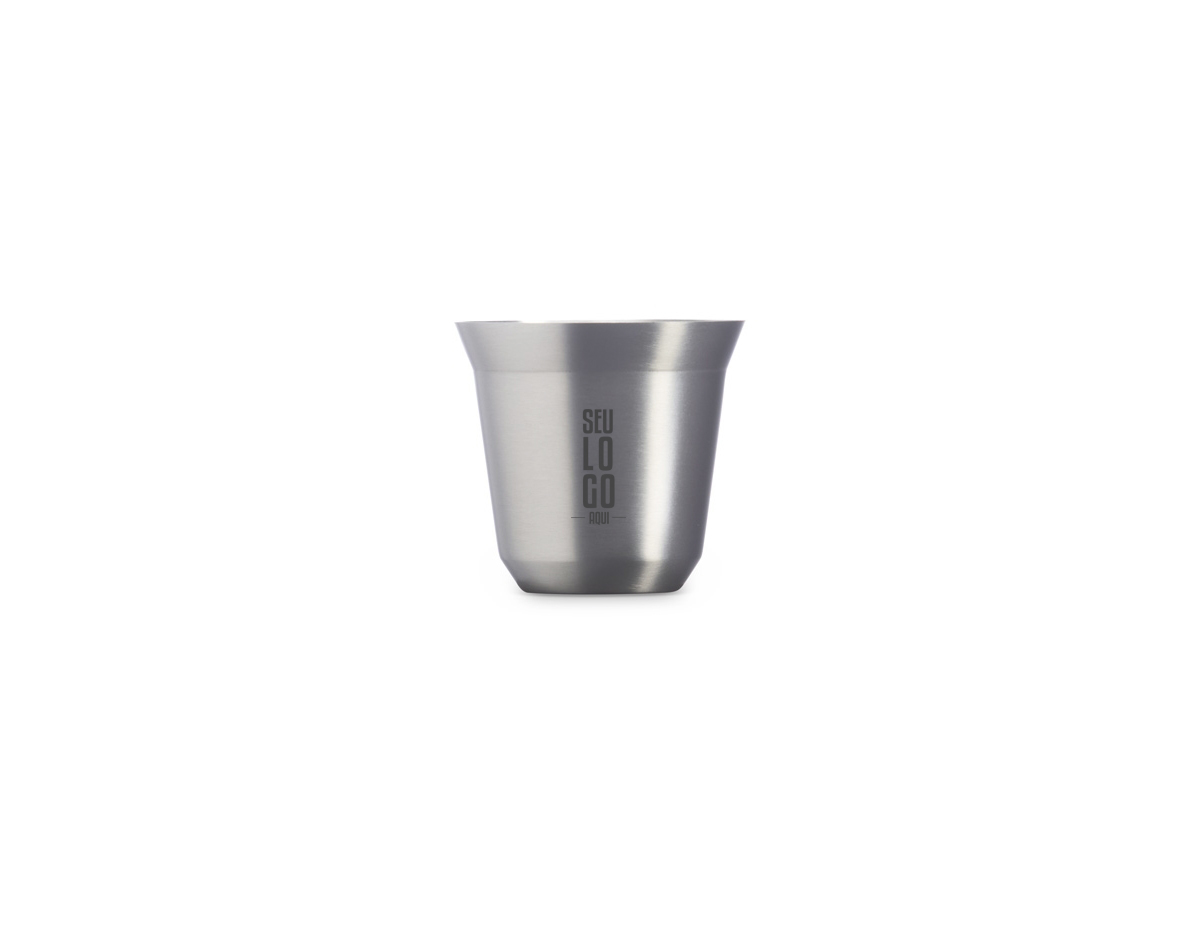 Um copo de aço inoxidável durável, com capacidade para 100ml. É importante destacar que, devido às propriedades do aço inoxidável, o material transfere calor e esquenta quando utilizado para bebidas quentes. Seu design elegante e resistente o torna perfeito para uso diário ou em viagens. Fácil de limpar e livre de produtos químicos, este copo oferece uma experiência segura e sustentável.  
