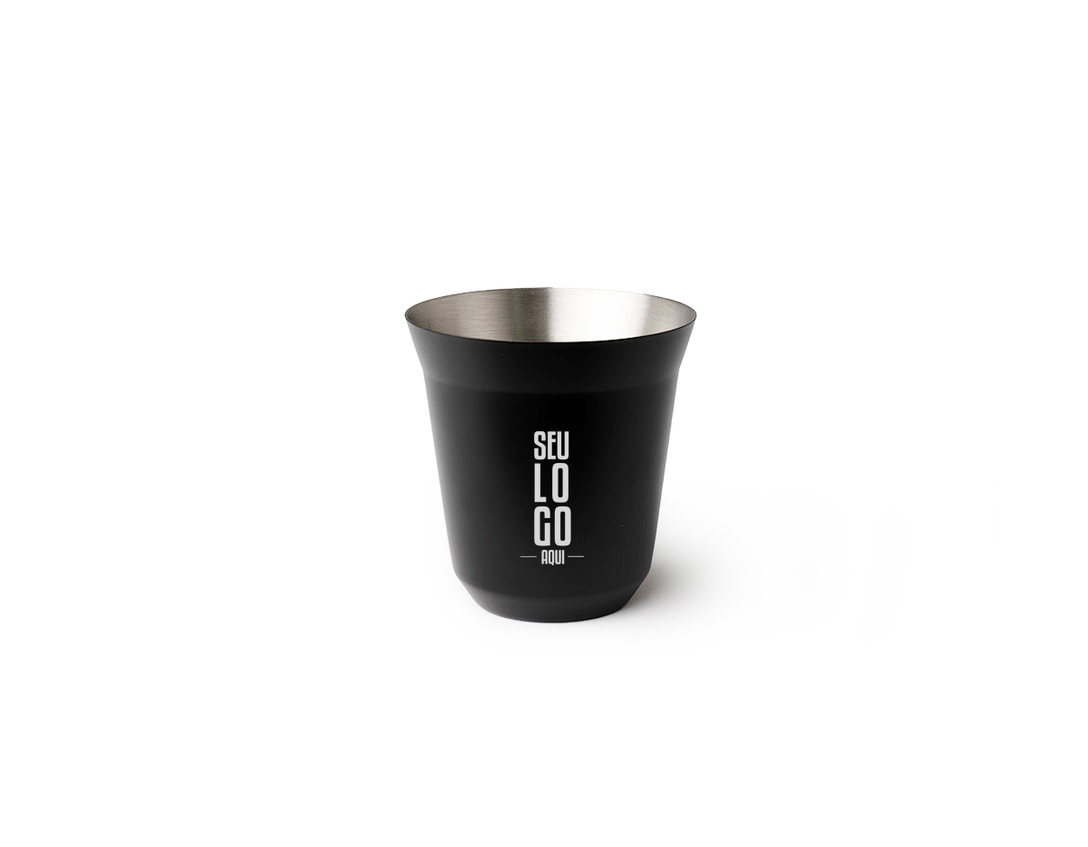 Um copo de aço inoxidável durável, com capacidade para 150ml É importante destacar que, devido às propriedades do aço inoxidável, o material transfere calor e esquenta quando utilizado para bebidas quentes. Seu design elegante e resistente o torna perfeito para uso diário ou em viagens. Fácil de limpar e livre de produtos químicos, este copo oferece uma experiência segura e sustentável.