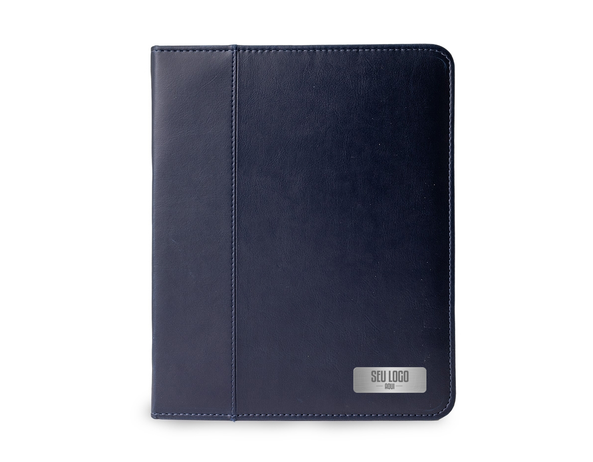 Pasta caderno de couro sintético com zíper. Possui 2 compartimentos para arquivar documentos e suporte para caneta (não acompanha caneta). A pasta contém caderno de capa dura em couro sintético, com aproximadamente 100 folhas.