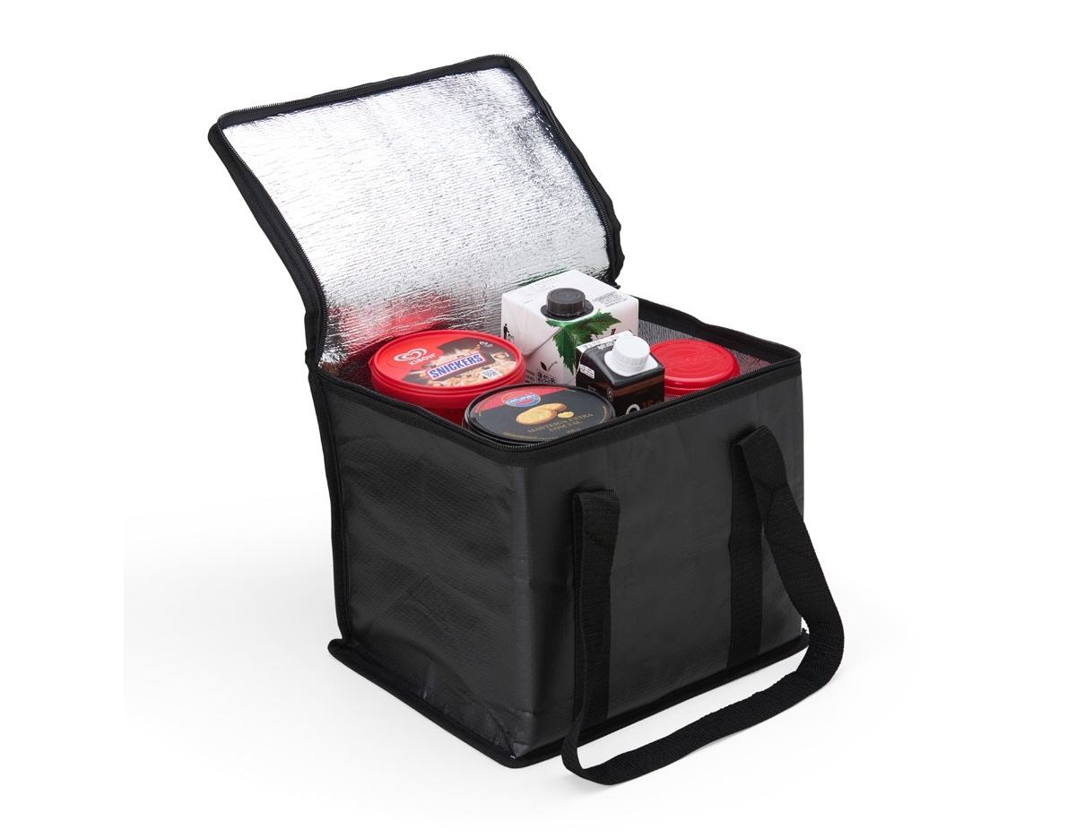 Uma prática bolsa térmica de polietileno com generosos 12 litros de capacidade. Equipada com uma alça de mão em nylon para transporte fácil e conveniente. Ideal para manter alimentos e bebidas frescos em qualquer aventura ao ar livre.