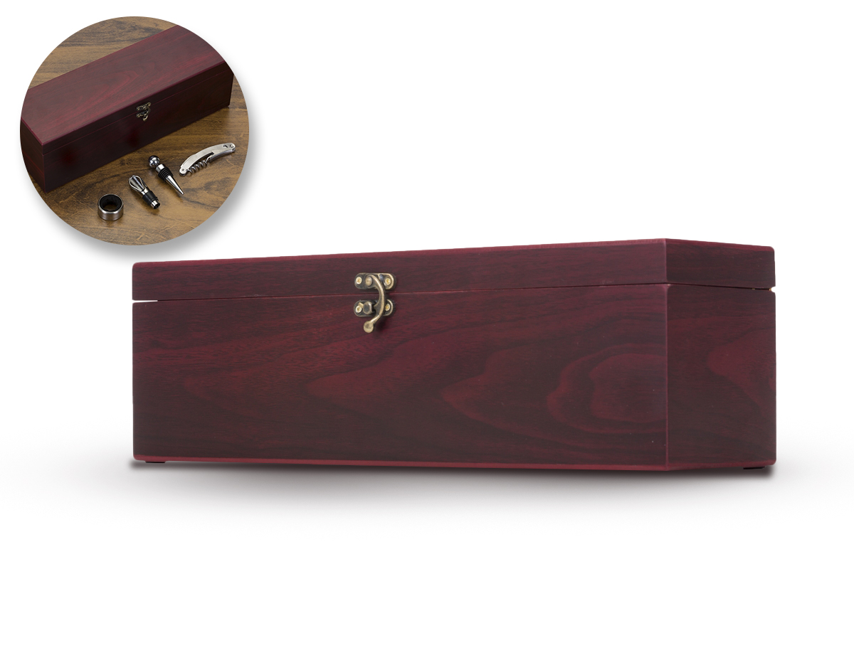 Kit vinho 4 peças em maleta de madeira na cor vinho. Possui: wine collar, bico condutor com tampa, tampa de bico e saca rolha. Parte interna revestida com espuma e tecido amarelo, possui dobradiças douradas e trava metálica, parte inferior com borrachas anti-deslizantes. NÃO ACOMPANHA A GARRAFA DE VINHO