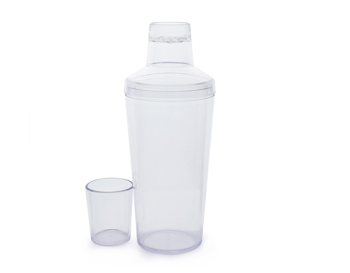 Coqueteleira de acrílico com capacidade de 560ml, possui tampa de encaixe com peneira e um copo pequeno utilizado como tampa.