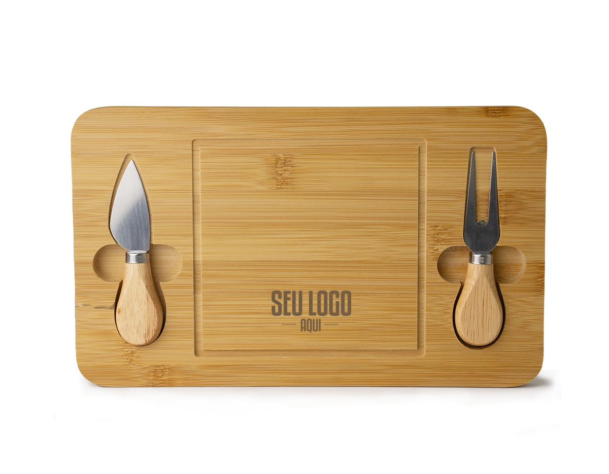 Kit queijo 3 peças, contém: tábua de bambu canaleta, faca com ponta, garfo e espátula. Tábua com imã para encaixe e fixação dos utensílios.