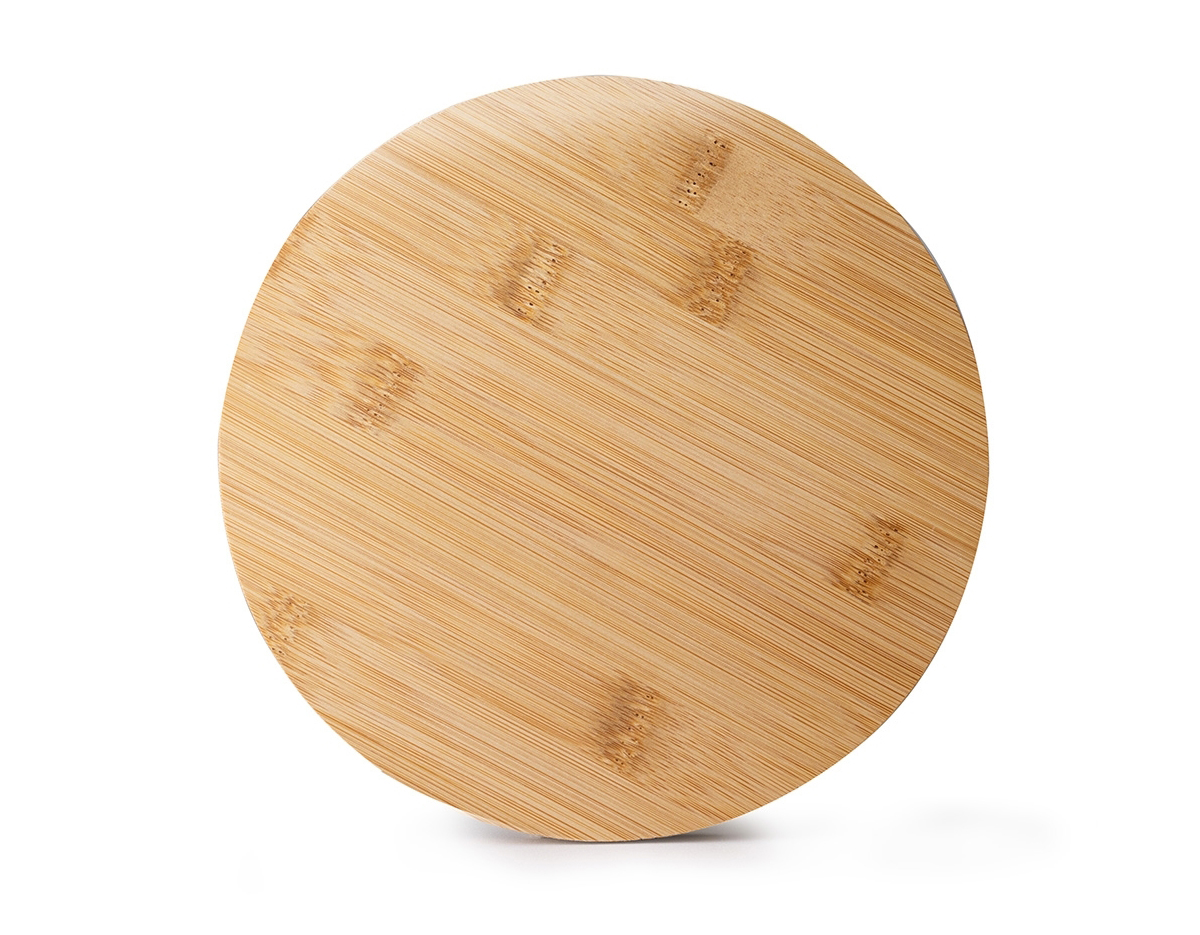 Kit queijo 3 peças, contém: tábua de bambu com canaleta, faca com ponta, garfo e espátula. Tábua com imã para encaixe e fixação dos utensílios.
