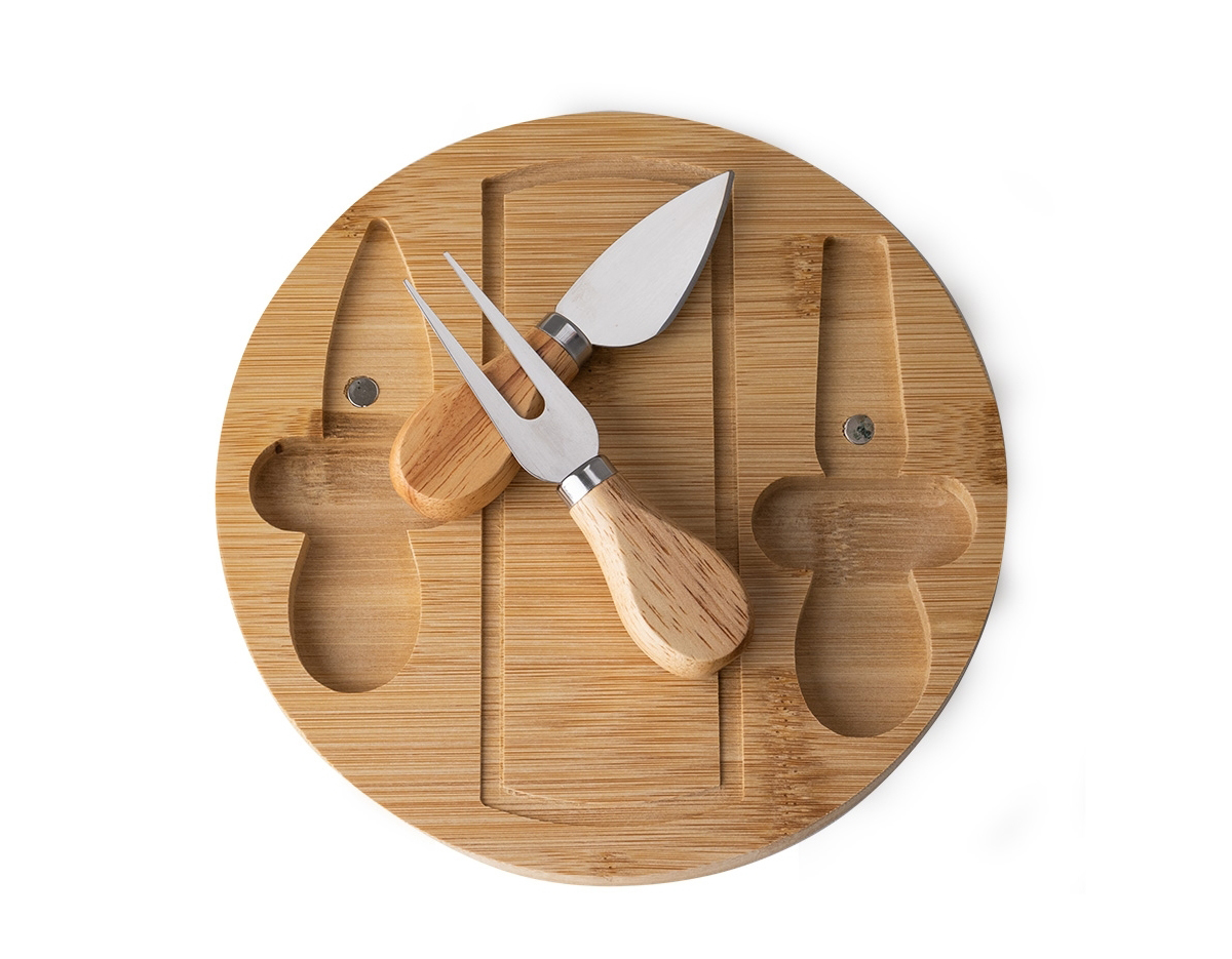 Kit queijo 3 peças, contém: tábua de bambu com canaleta, faca com ponta, garfo e espátula. Tábua com imã para encaixe e fixação dos utensílios.