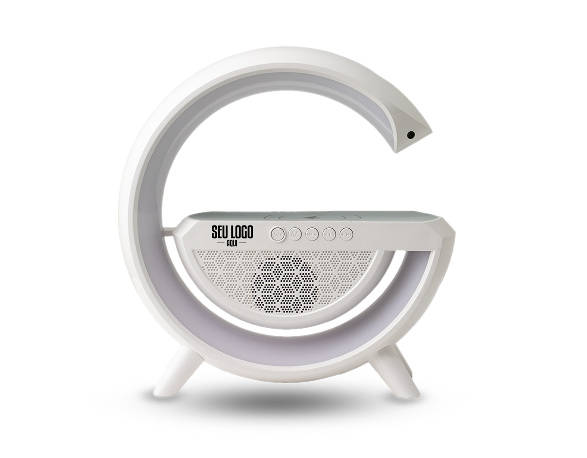 Caixa de som com carregador por indução e luminária. Possui 6 modos de iluminação, opera nos modos bluetooth, rádio FM, auxiliar P2, USB e TF (cartão MicroSD). Para desfrutar do carregamento por indução (sem fio) é fundamental que o celular possua a tecnologia QI, o produto só armazena bateria para funcionamento próprio, para funcionar a indução precisa estar conectado a uma fonte de energia.