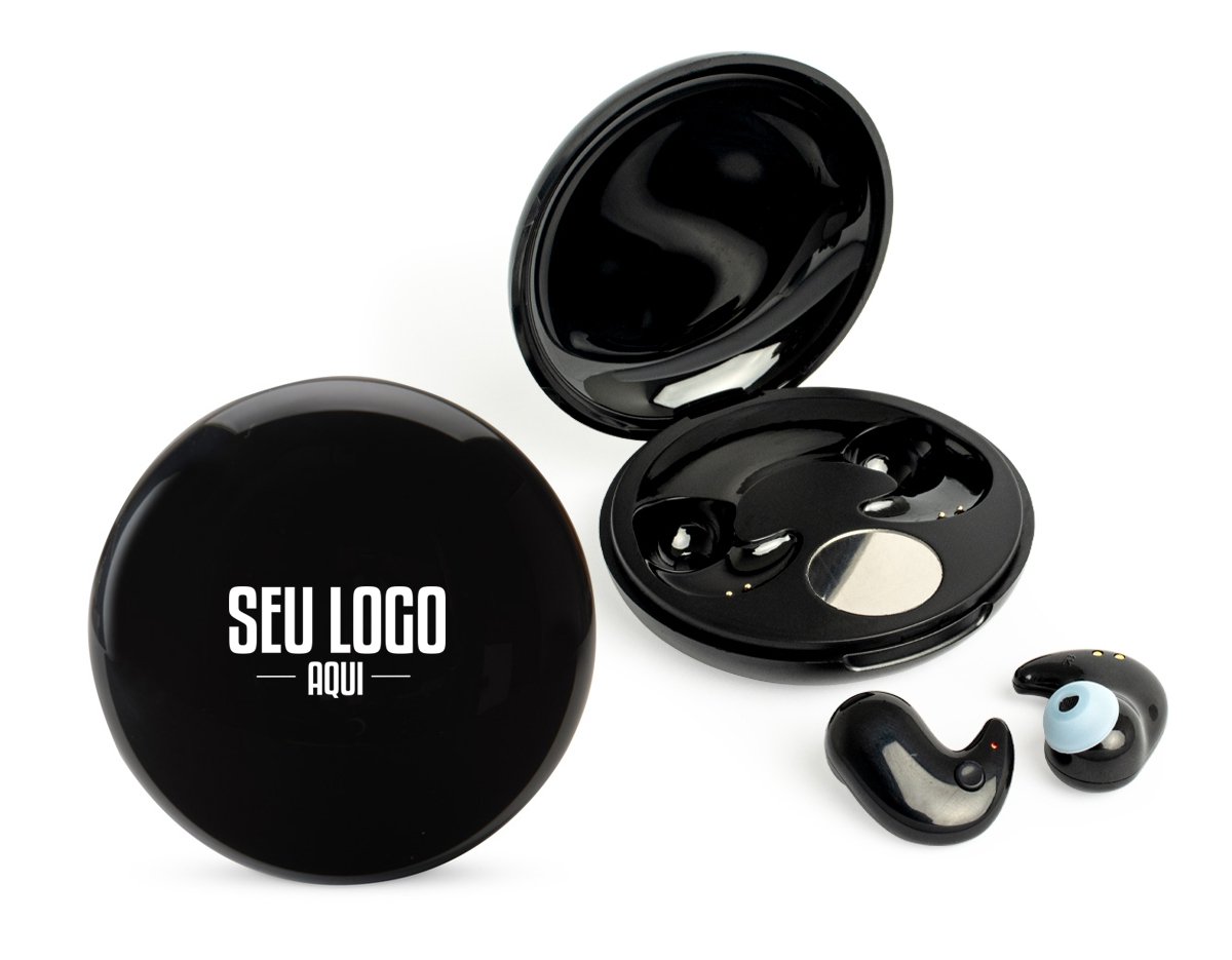 Fone de ouvido bluetooth vem com um botão para comandos e um case carregador com display de bateria. Também possui um modo sono, onde funciona por 45 minutos antes de desligar automaticamente. Acompanha USB Tipo-C, cordão de silicone e 2 pares de eartips em diferentes tamanhos.