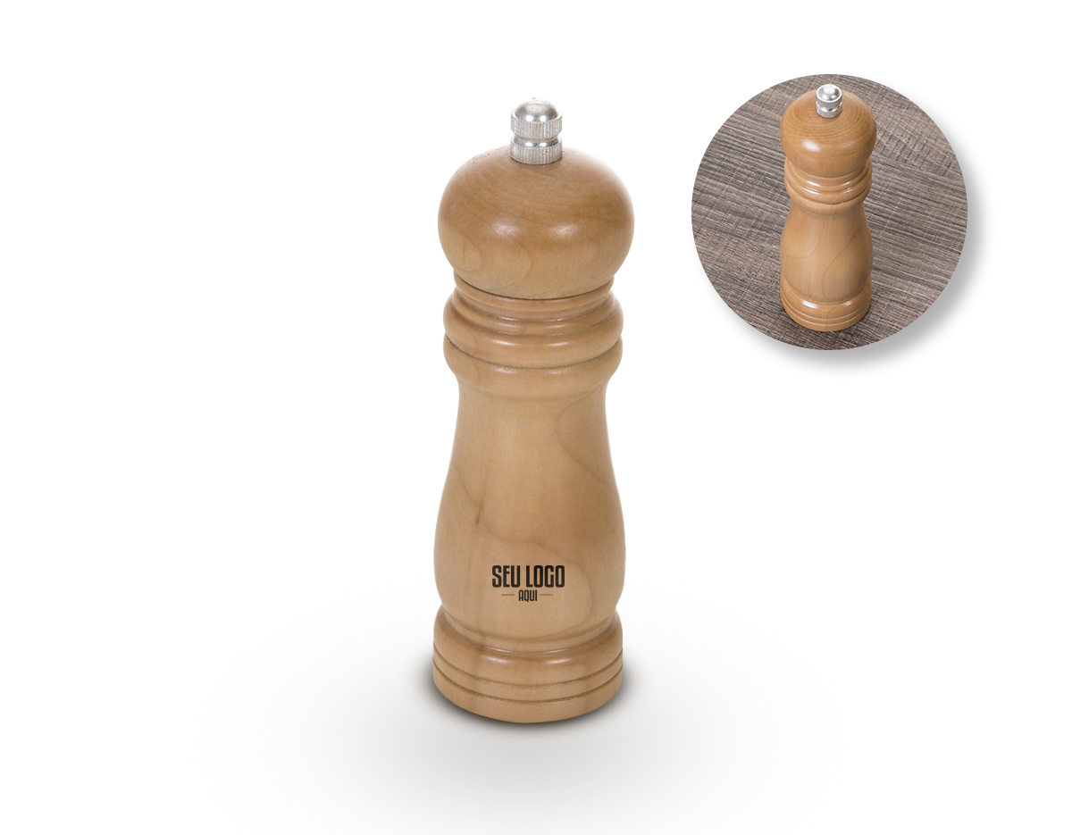 Moedor de pimenta em madeira, com detalhes em relevo, é uma adição elegante e prática à sua cozinha. Basta desrosquear para adicionar a pimenta, proporcionando um toque especial às suas refeições. Seu design refinado e funcionalidade o tornam indispensável.