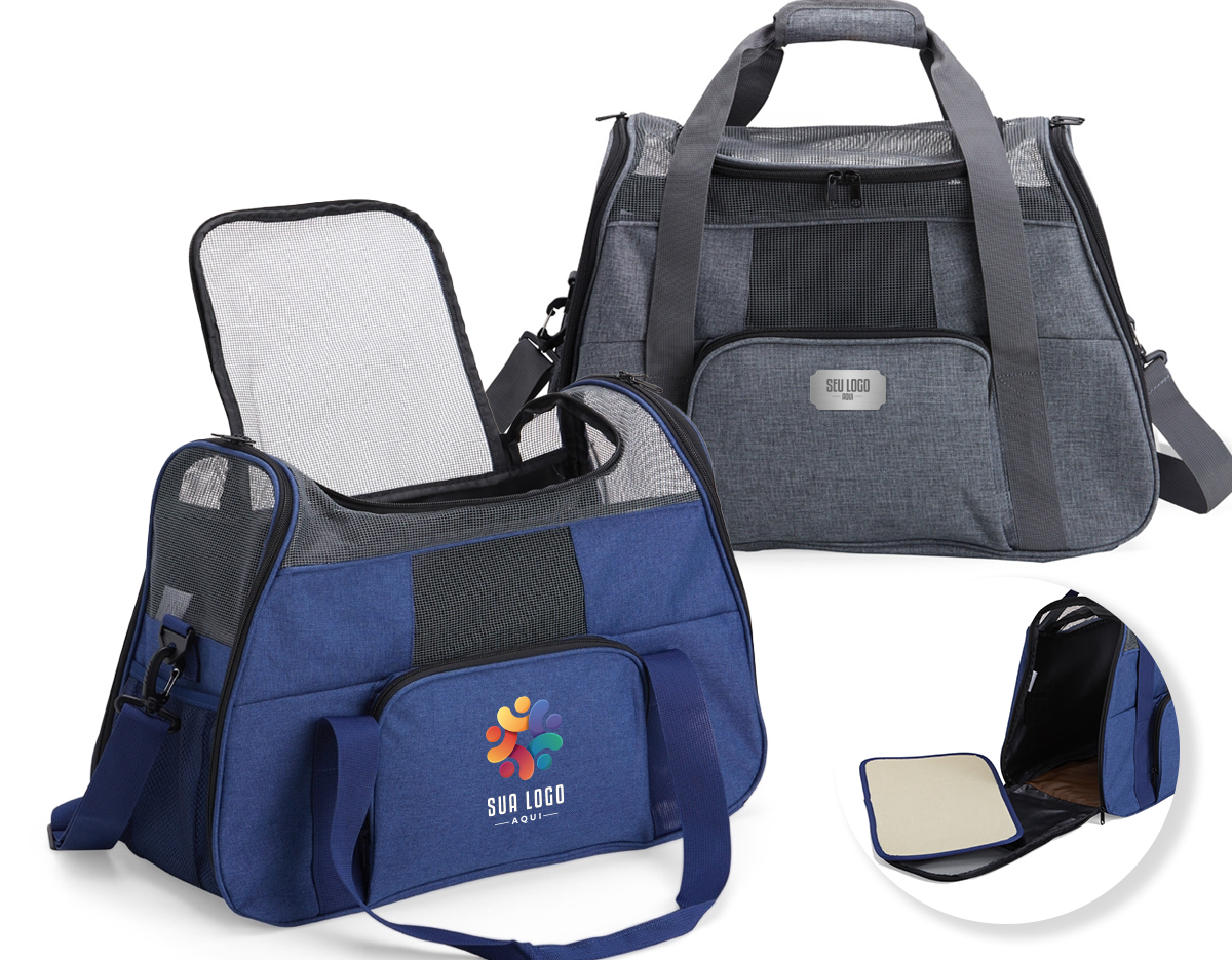 Bolsa para transporte de pets, confeccionada em tecido Oxford com compartimento frontal e bolsos laterais. Seu tapete dupla face, com uma camada aveludada, foi projetado para proporcionar o máximo conforto ao pet. Equipada com telas respiráveis em nylon, esta bolsa apresenta aberturas completas nas laterais e uma abertura superior, permitindo uma experiência de transporte arejada, com entrada e saída prática para o pet. As alças de mão, estrategicamente equipadas com suporte para junção, garantem conforto durante o transporte manual, enquanto a alça transversal proporciona um transporte ergonômico com distribuição mais eficiente do peso.
