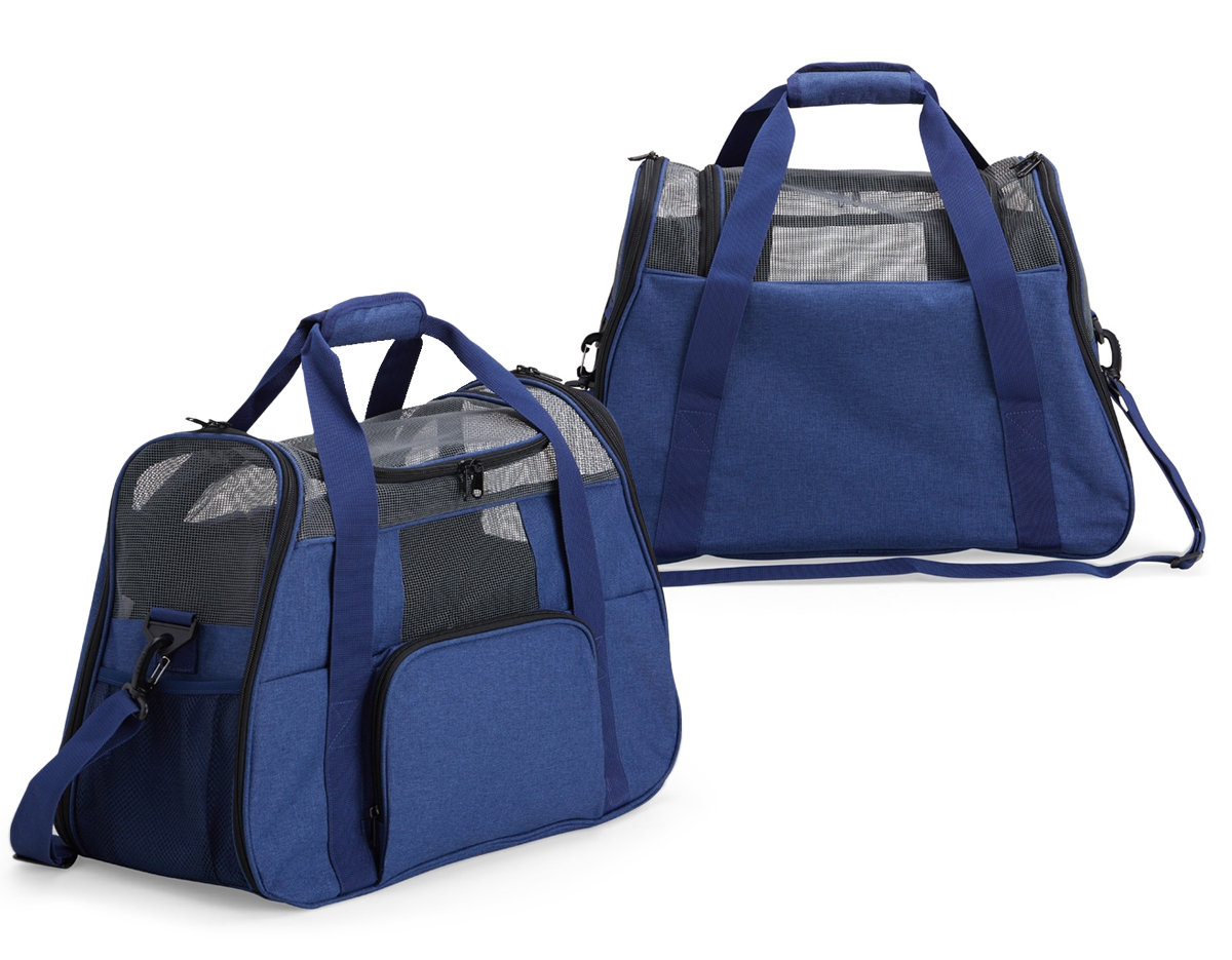 Bolsa para transporte de pets, confeccionada em tecido Oxford com compartimento frontal e bolsos laterais. Seu tapete dupla face, com uma camada aveludada, foi projetado para proporcionar o máximo conforto ao pet. Equipada com telas respiráveis em nylon, esta bolsa apresenta aberturas completas nas laterais e uma abertura superior, permitindo uma experiência de transporte arejada, com entrada e saída prática para o pet. As alças de mão, estrategicamente equipadas com suporte para junção, garantem conforto durante o transporte manual, enquanto a alça transversal proporciona um transporte ergonômico com distribuição mais eficiente do peso.
