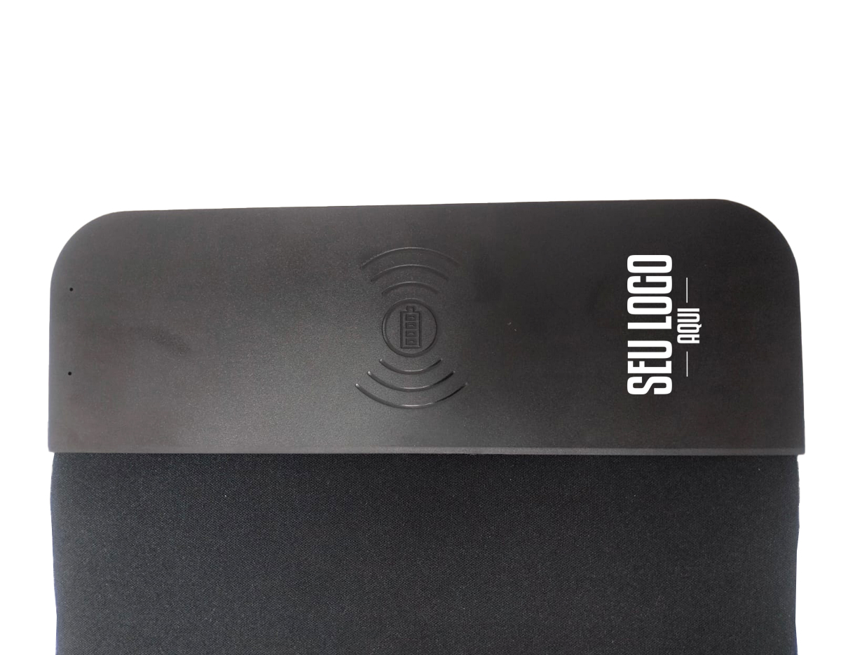 Mouse pad com carregamento via indução. Feito em neoprene com verso emborrachado antideslizante, este mouse pad oferece estabilidade e mais praticidade no dia a dia, graças à sua base plástica com carregamento por indução. Acompanha cabo USB V8.